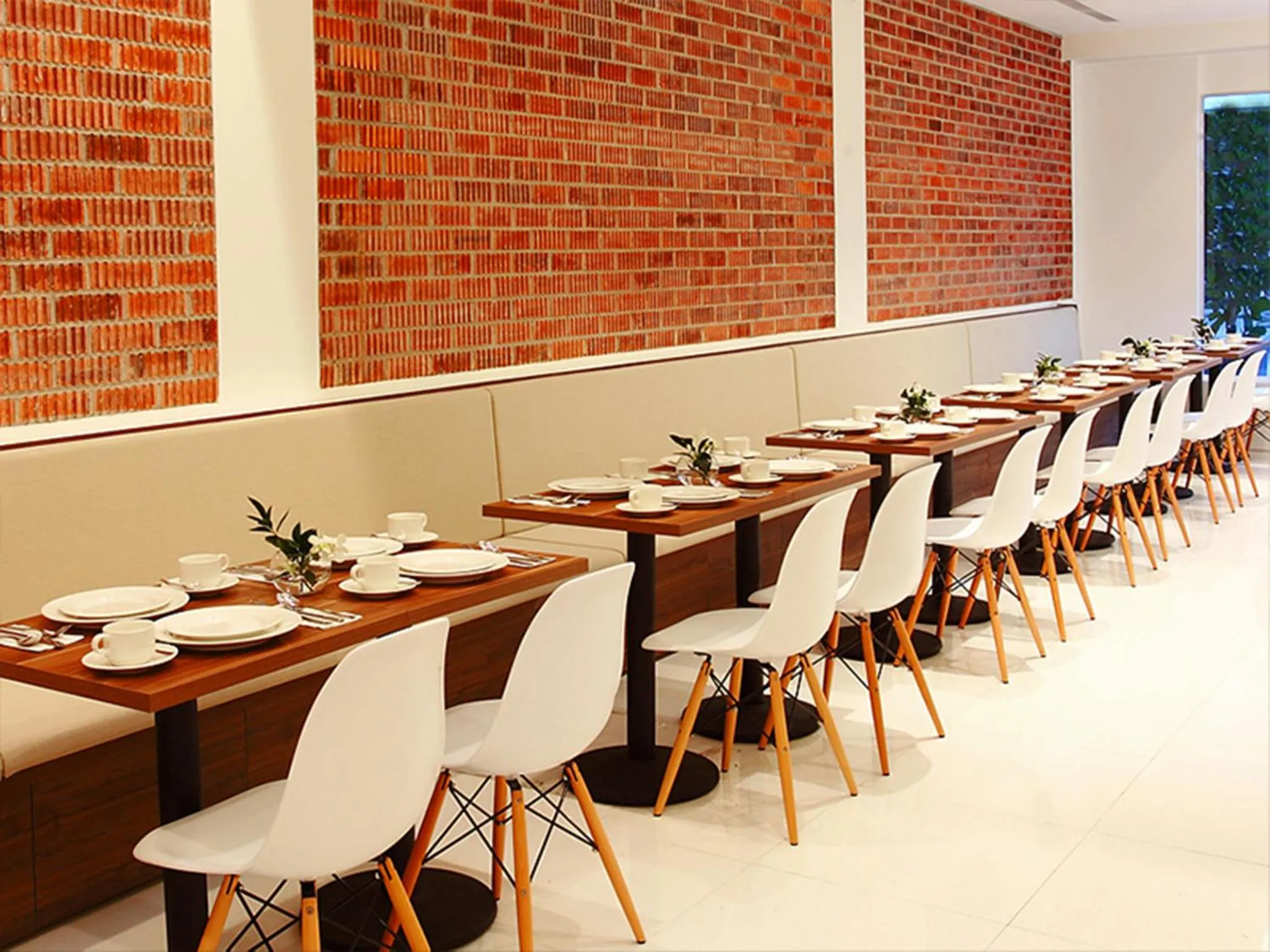 Restaurant/places to eat in Arcadia Hotel