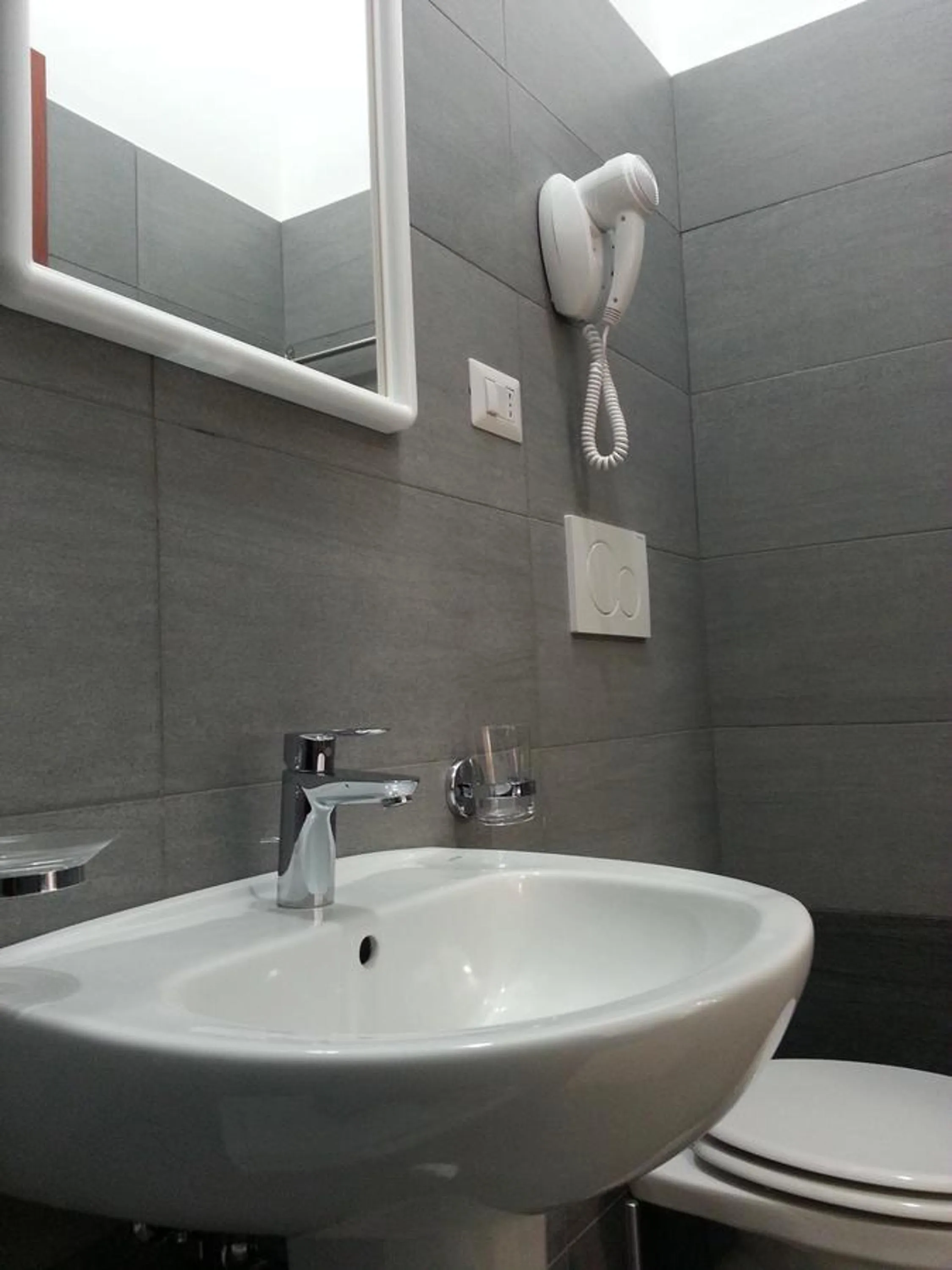 Toilet in Marziah Inn