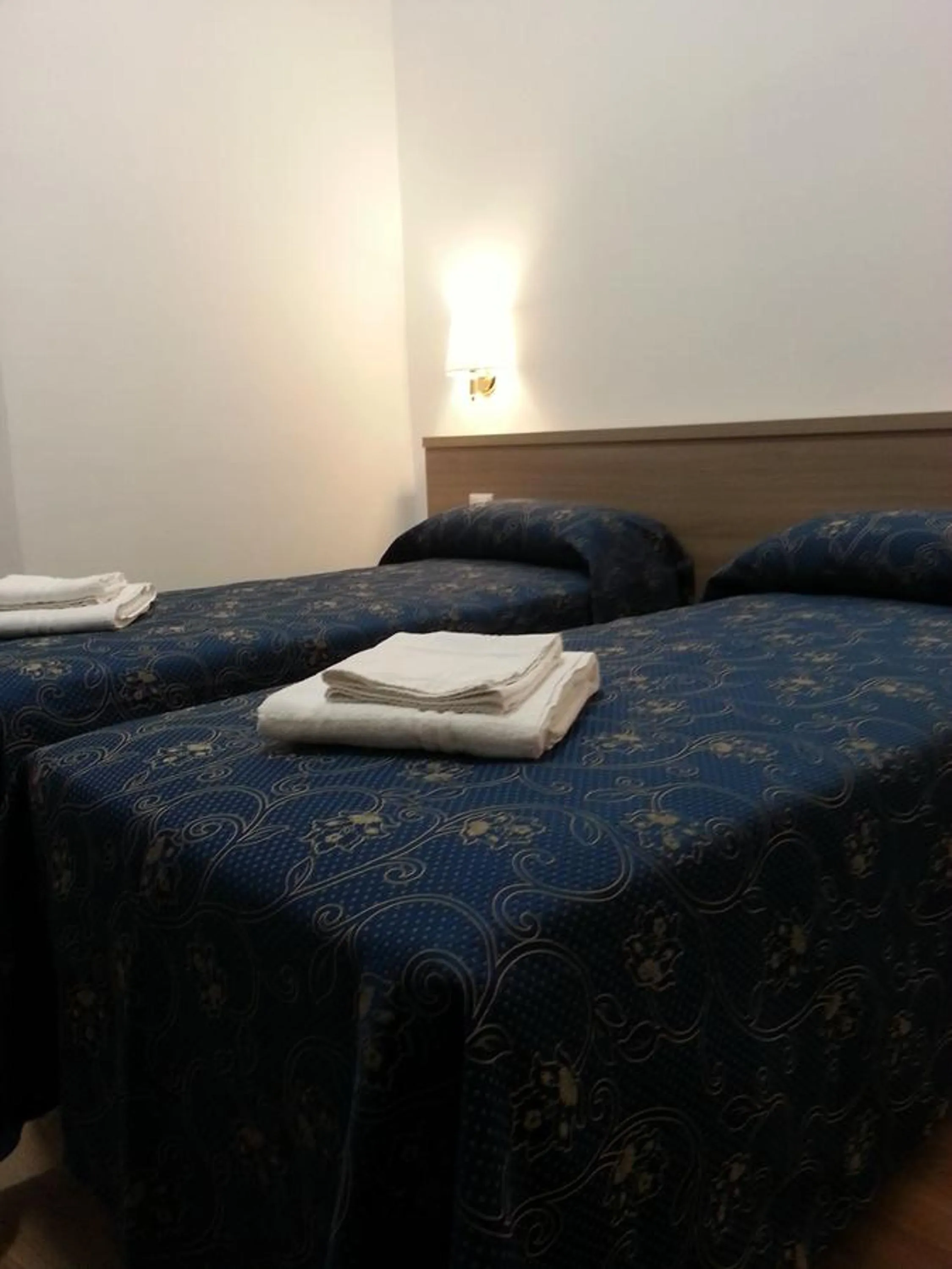 Hot Tub, Bed in Marziah Inn