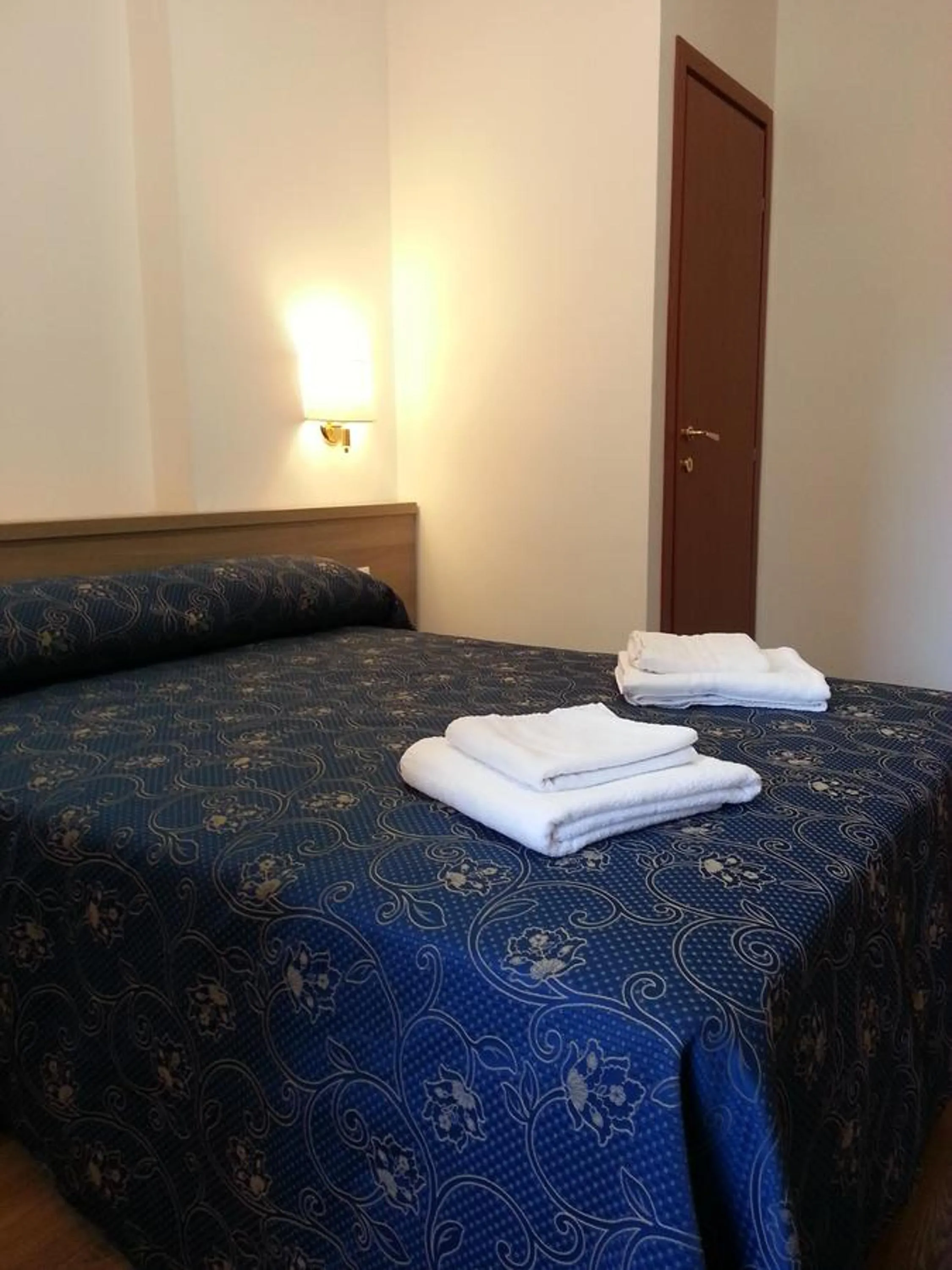 Living room, Bed in Marziah Inn