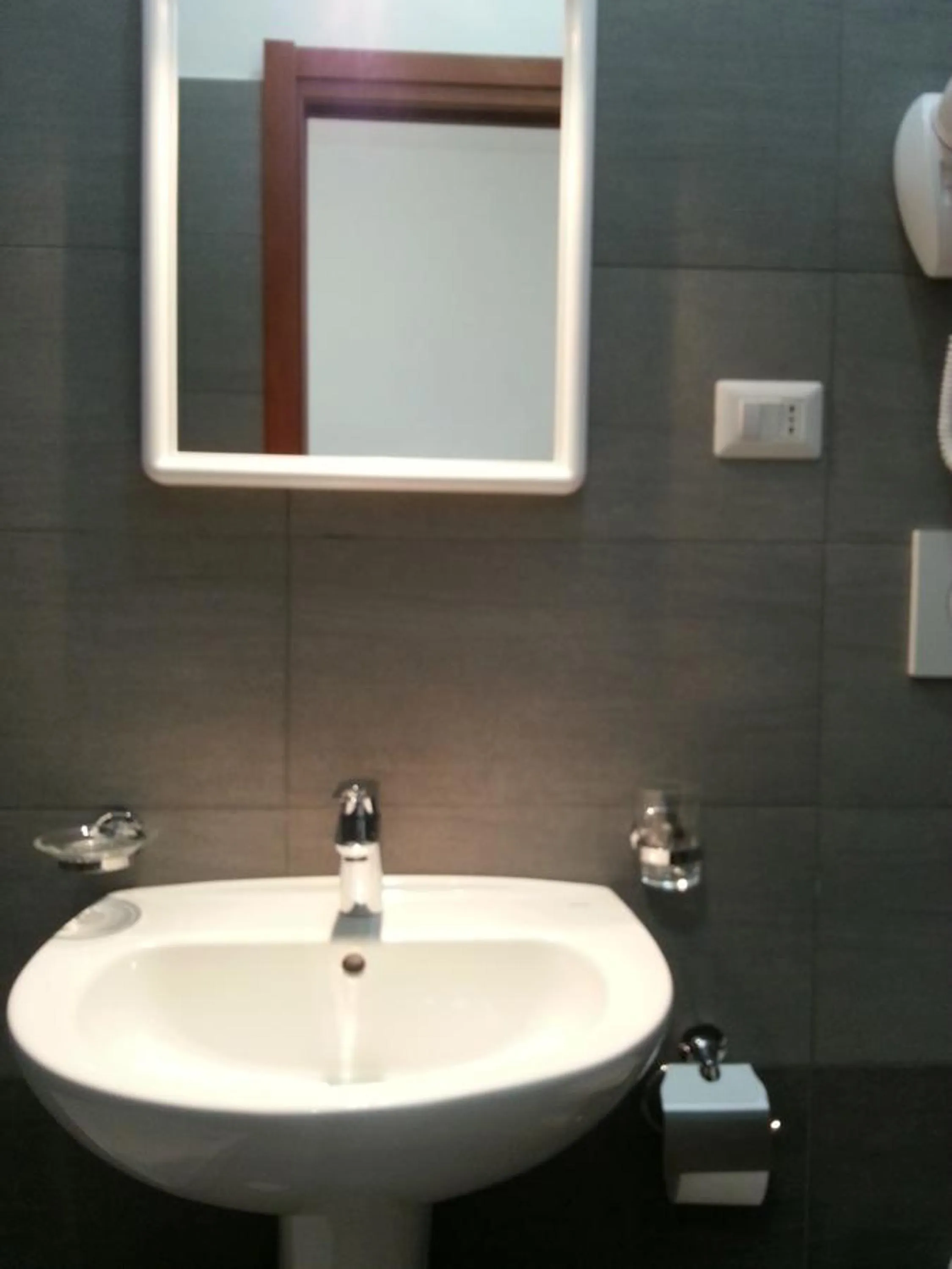 Toilet in Marziah Inn