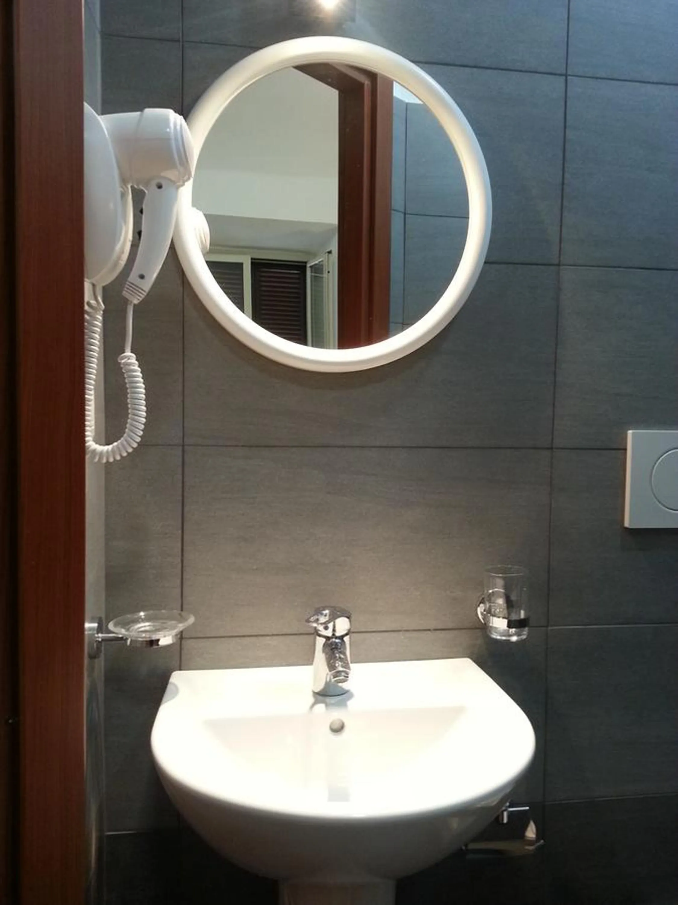 Toilet in Marziah Inn