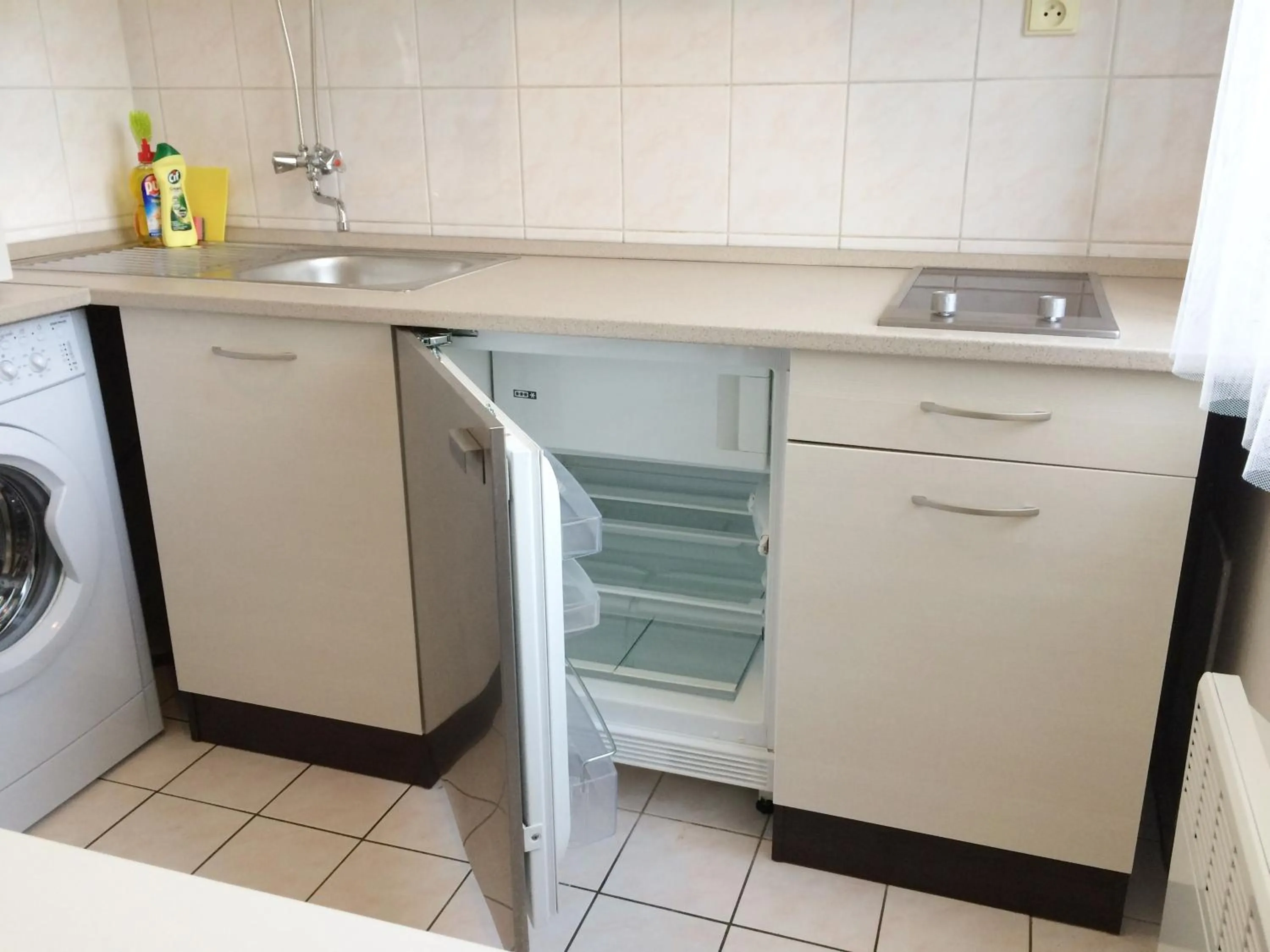 Kitchen or kitchenette in Angel City Aparthotel