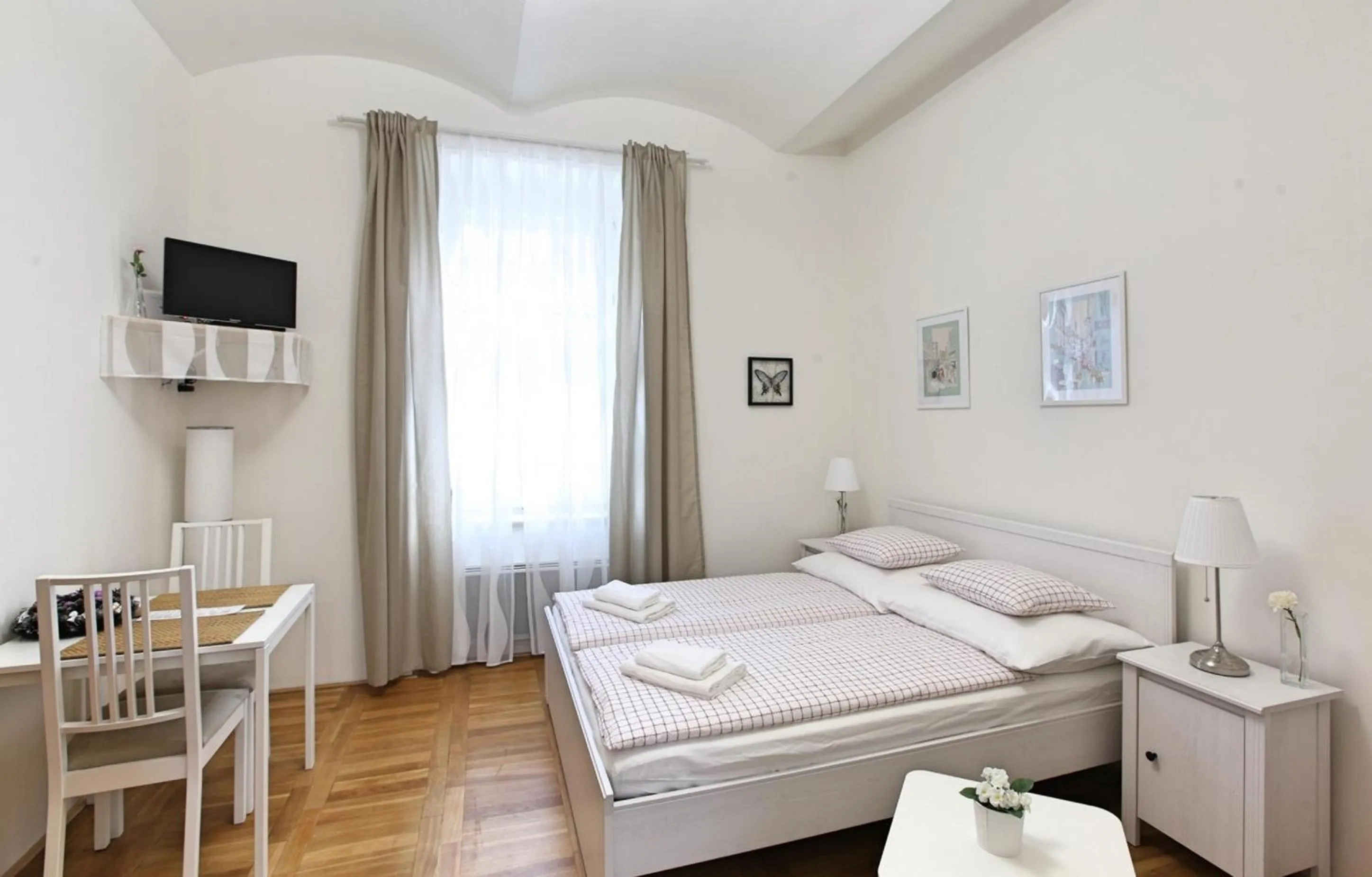 Bedroom, Bed in Angel City Aparthotel