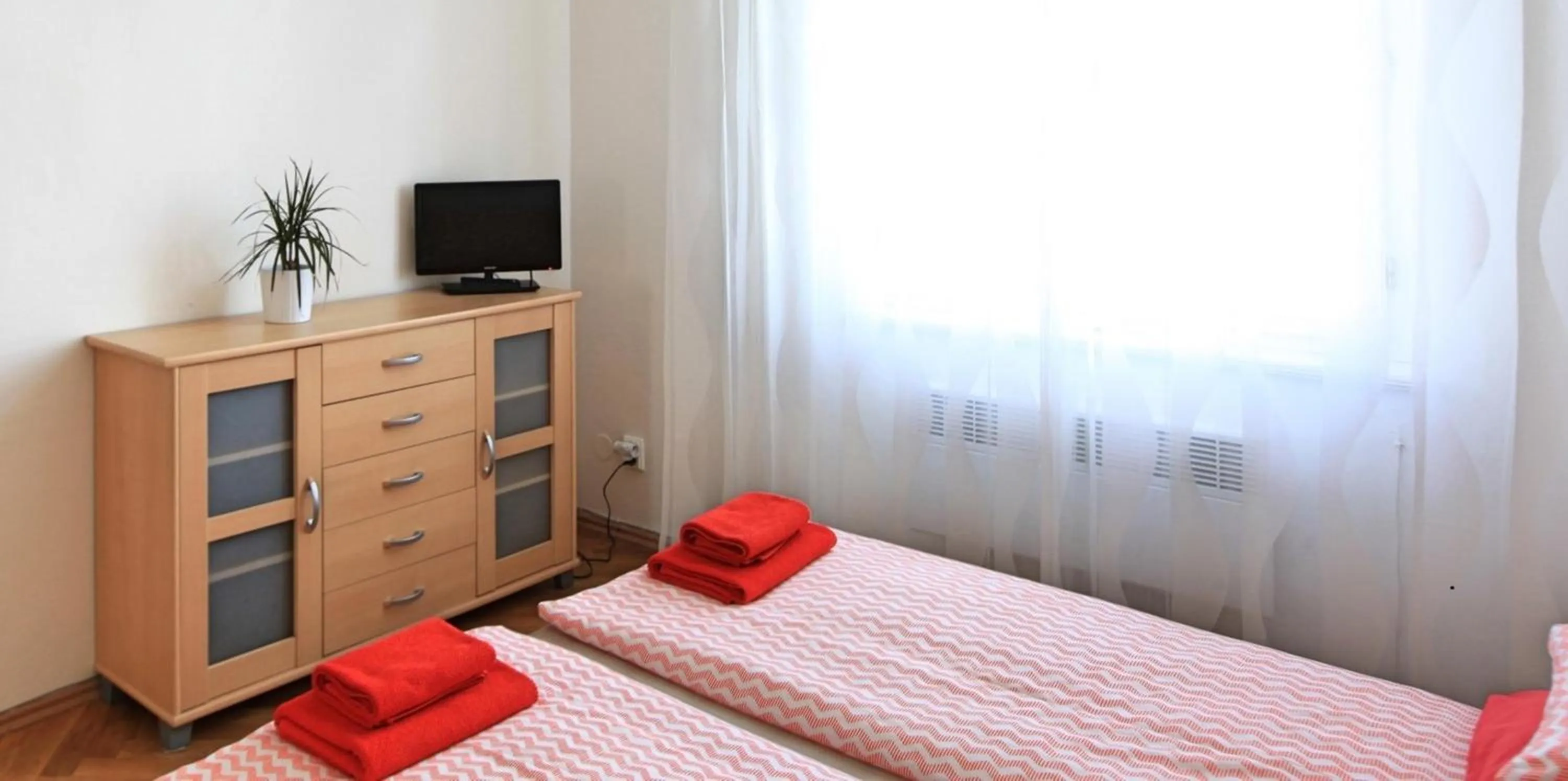 TV and multimedia, Bed in Angel City Aparthotel