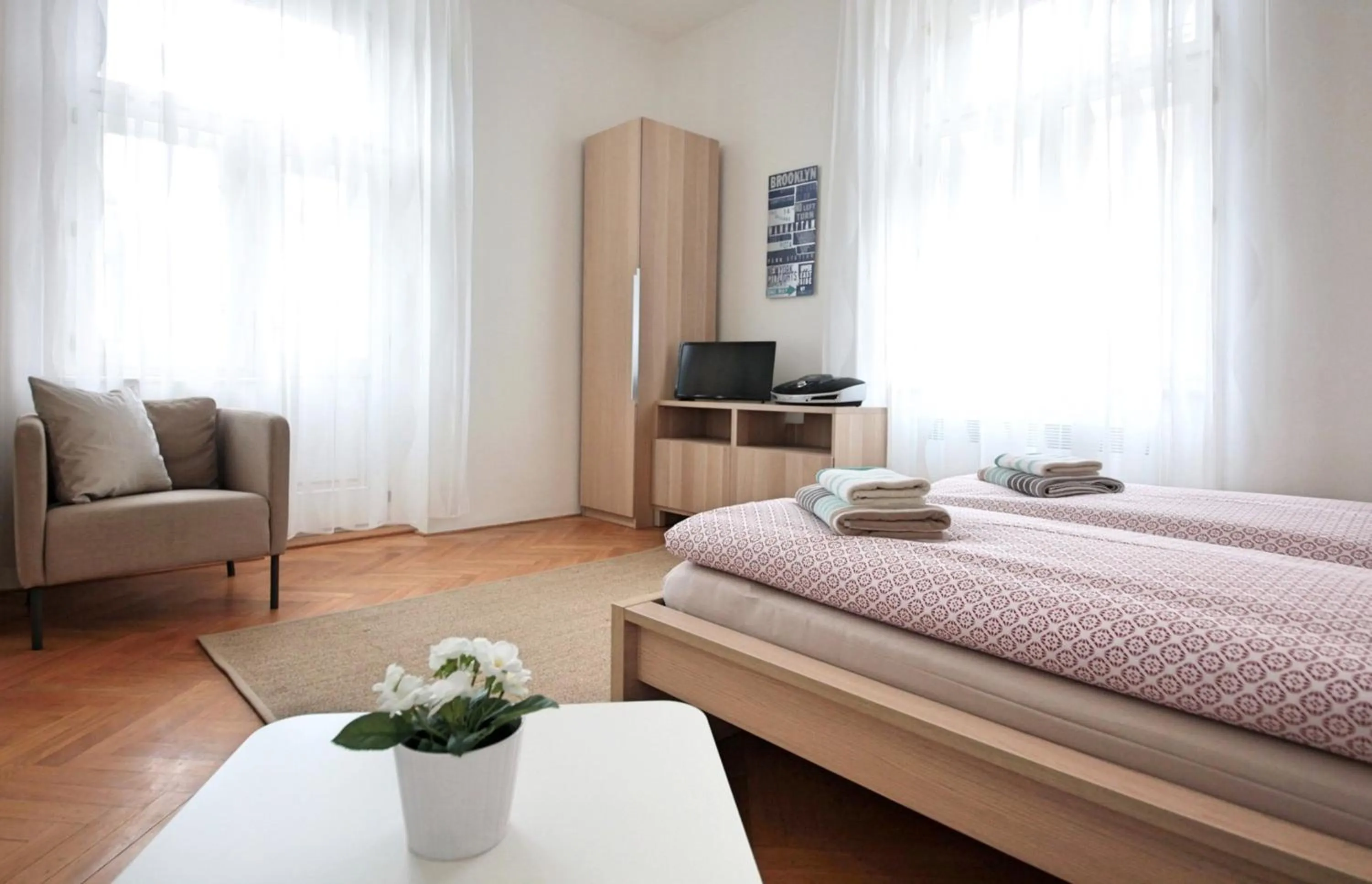 Bed in Angel City Aparthotel