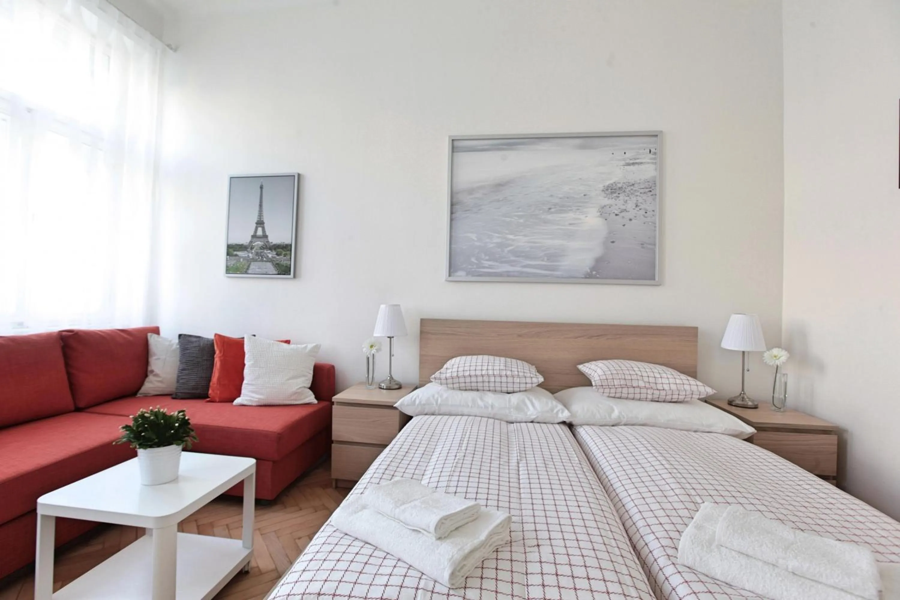 Bed in Angel City Aparthotel