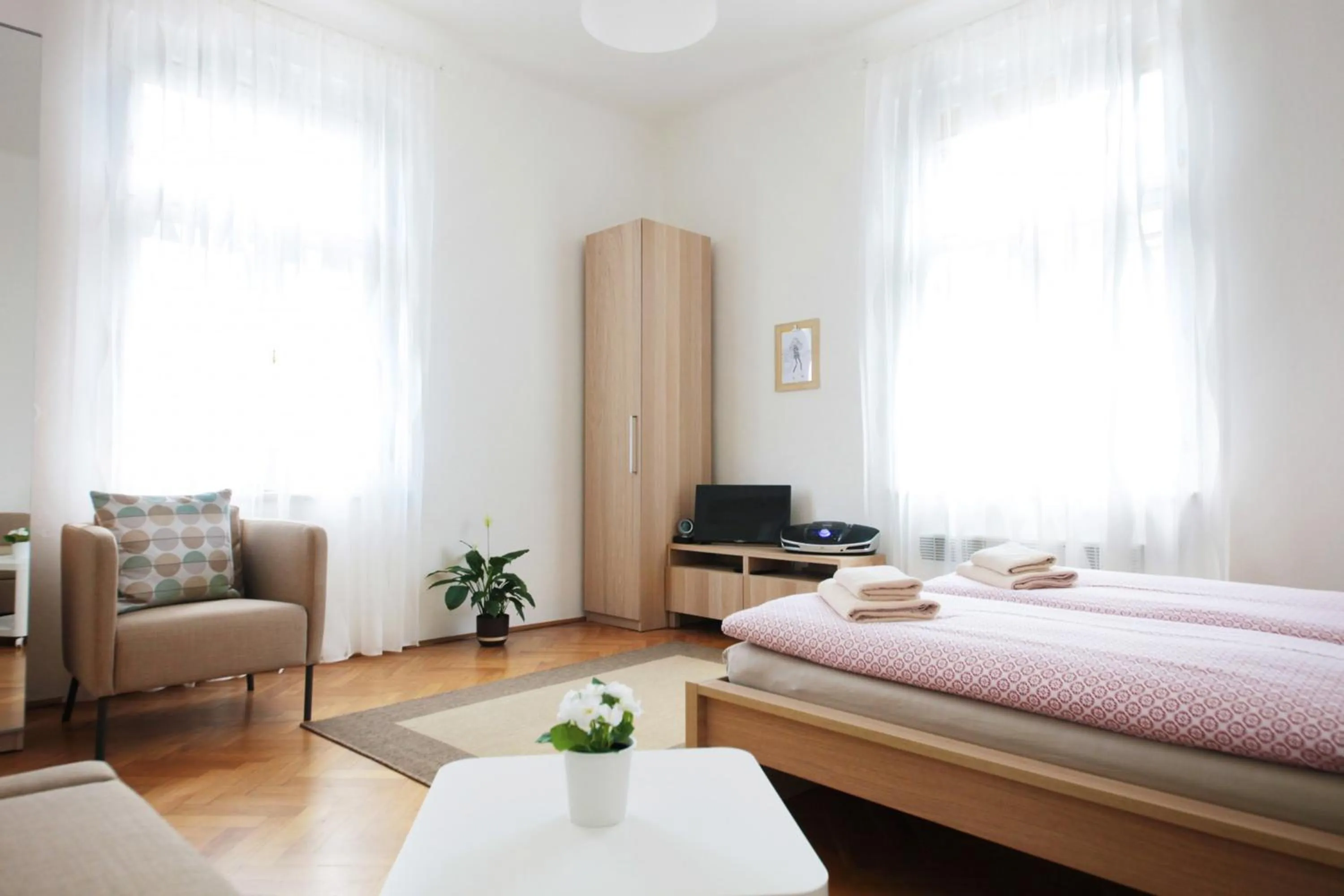 Bedroom, Bed in Angel City Aparthotel