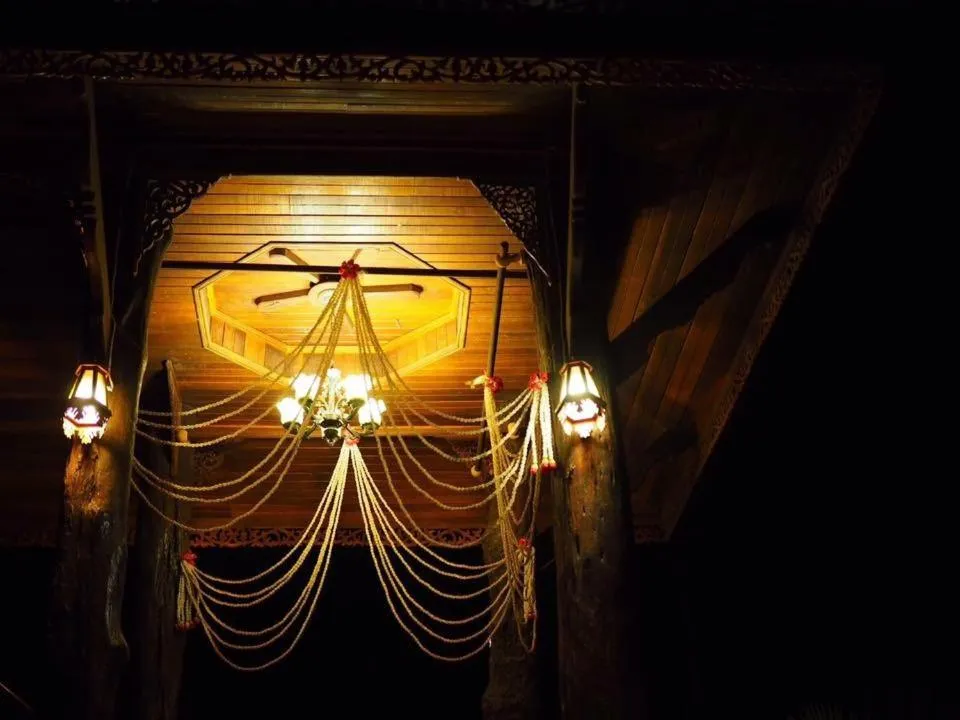 Decorative detail in Ruean Thai Nai Bang by PANSAK Resort