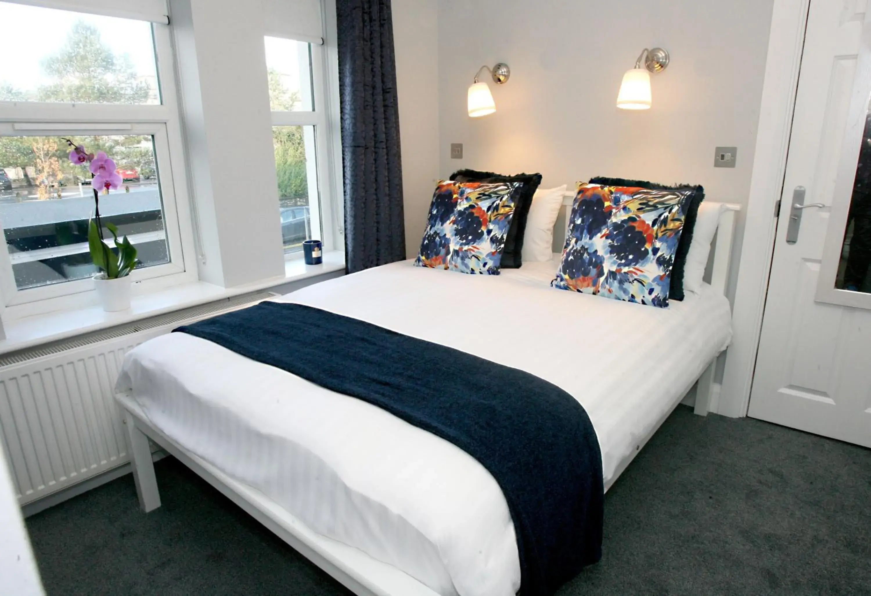 Double Room in The Sliding Rock Inn Double Room in The Sliding Rock Inn