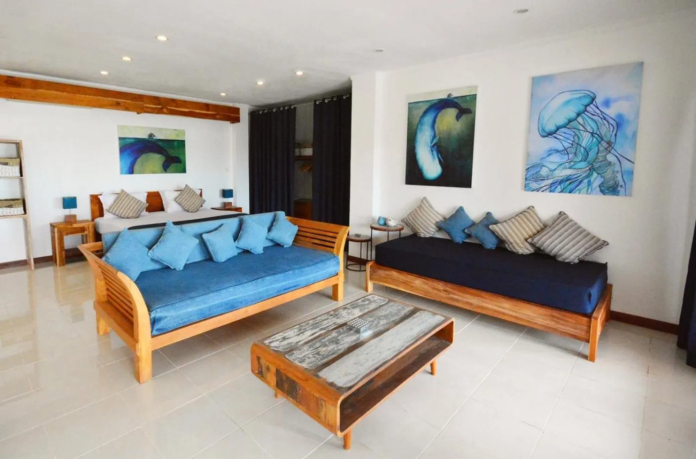 Living room in Sunset Hill Hotel