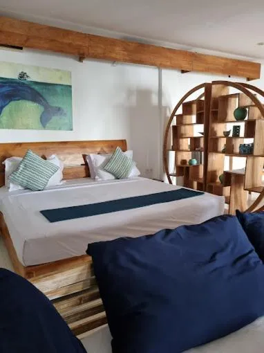 Seating area, Bed in Sunset Hill Hotel