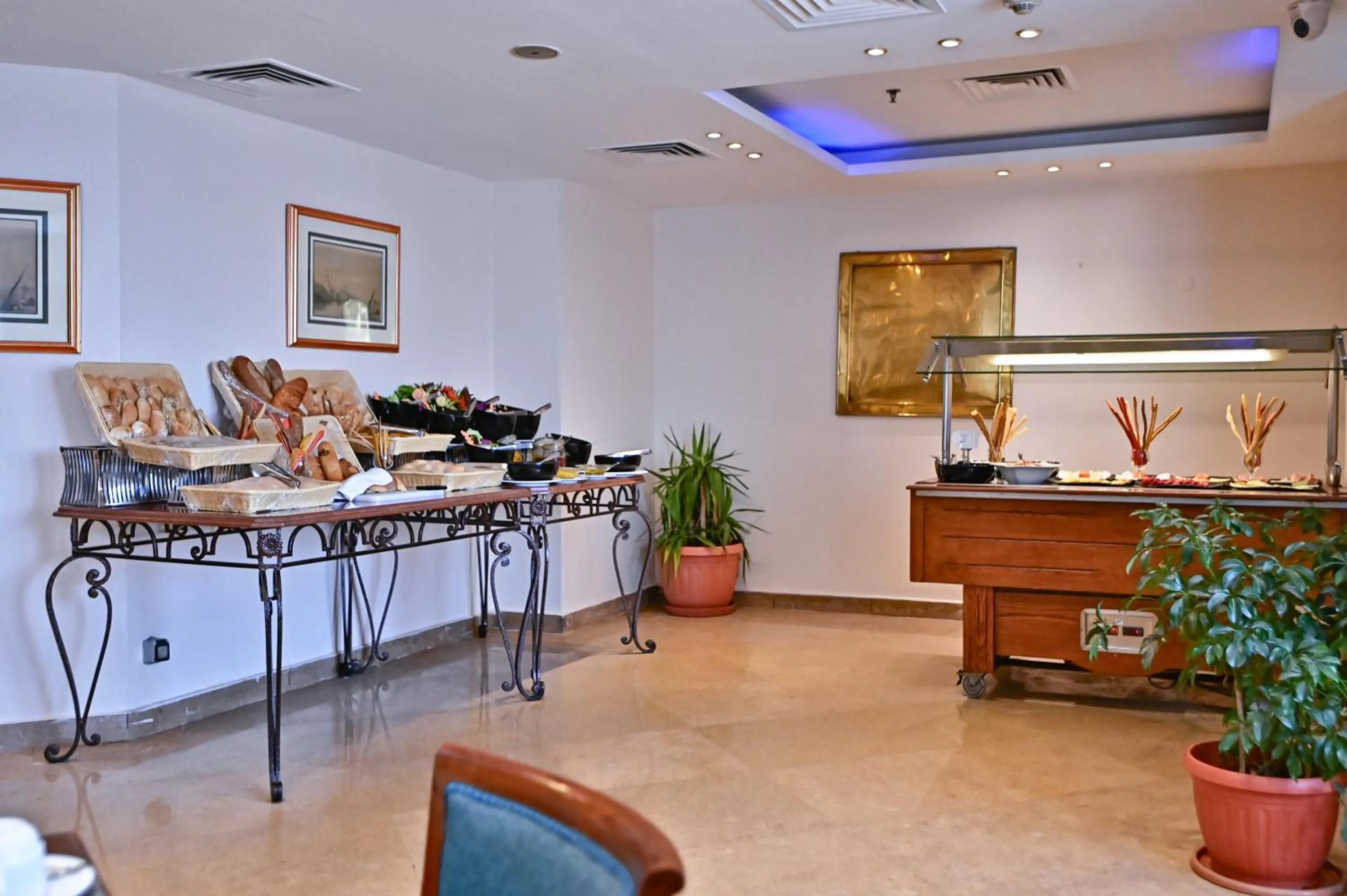 Restaurant/places to eat in Swiss Inn Nile Hotel