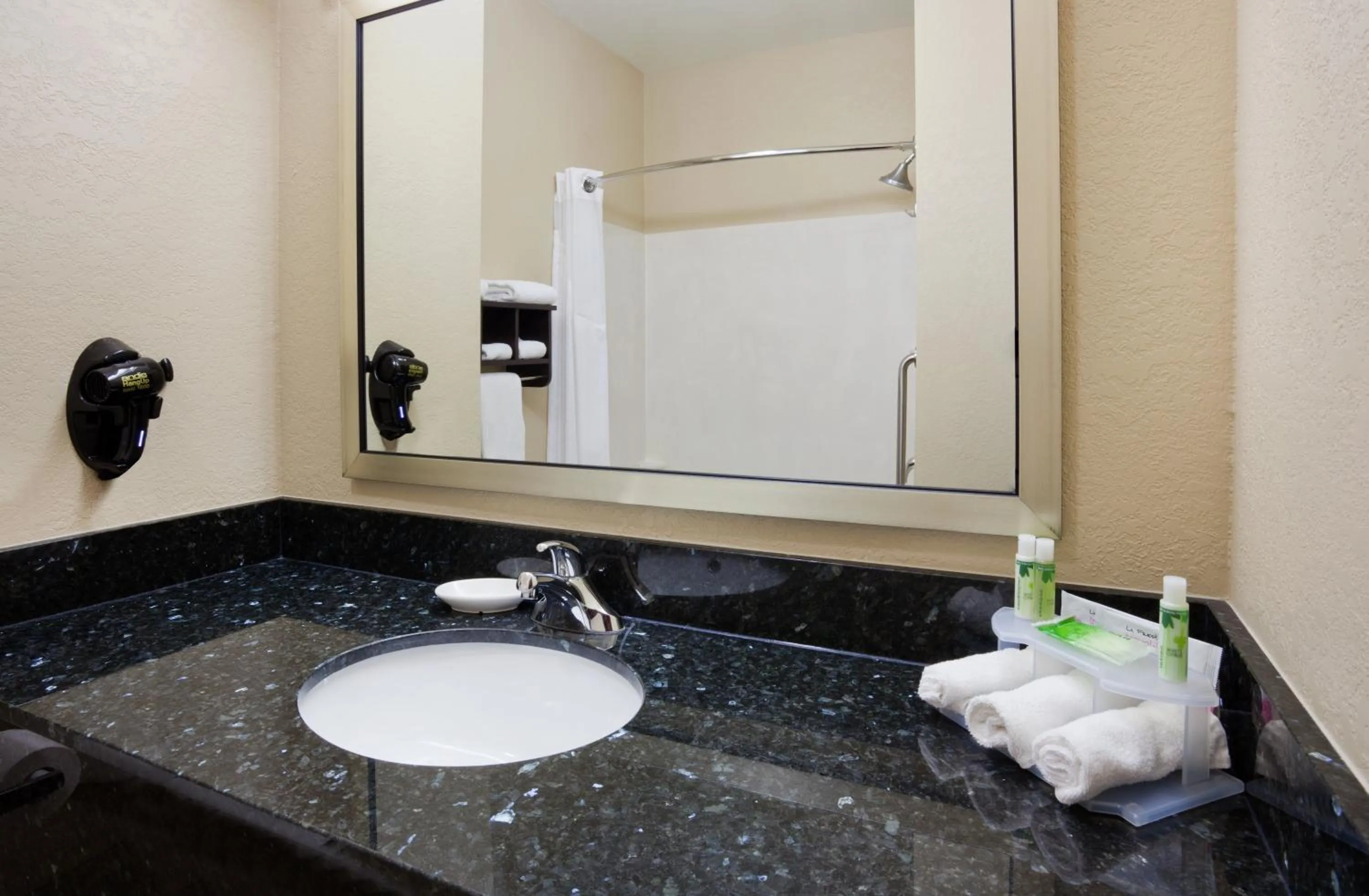 Bathroom in Holiday Inn Express & Suites Aberdeen by IHG