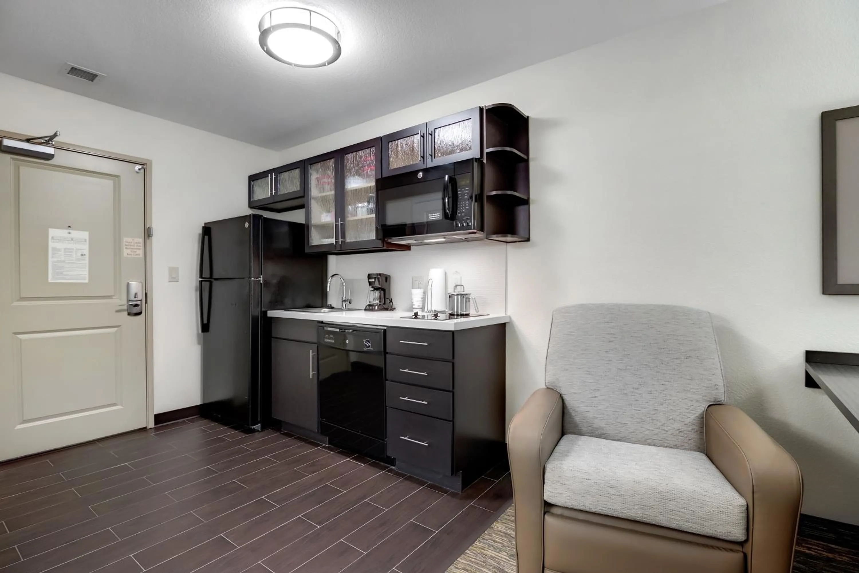Kitchen or kitchenette in Candlewood Suites Waco by IHG