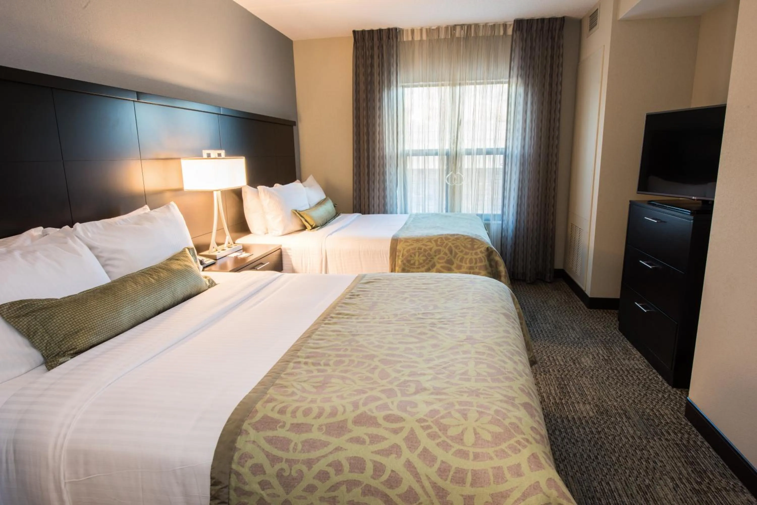 Photo of the whole room, Bed in Staybridge Suites Albany Wolf Rd-Colonie Center by IHG