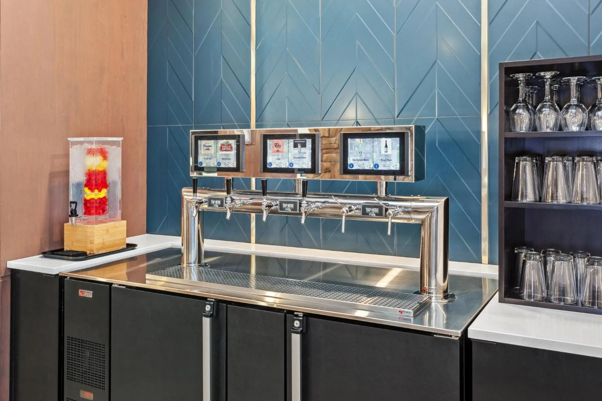 Lounge or bar in Staybridge Suites Albany Wolf Rd-Colonie Center by IHG