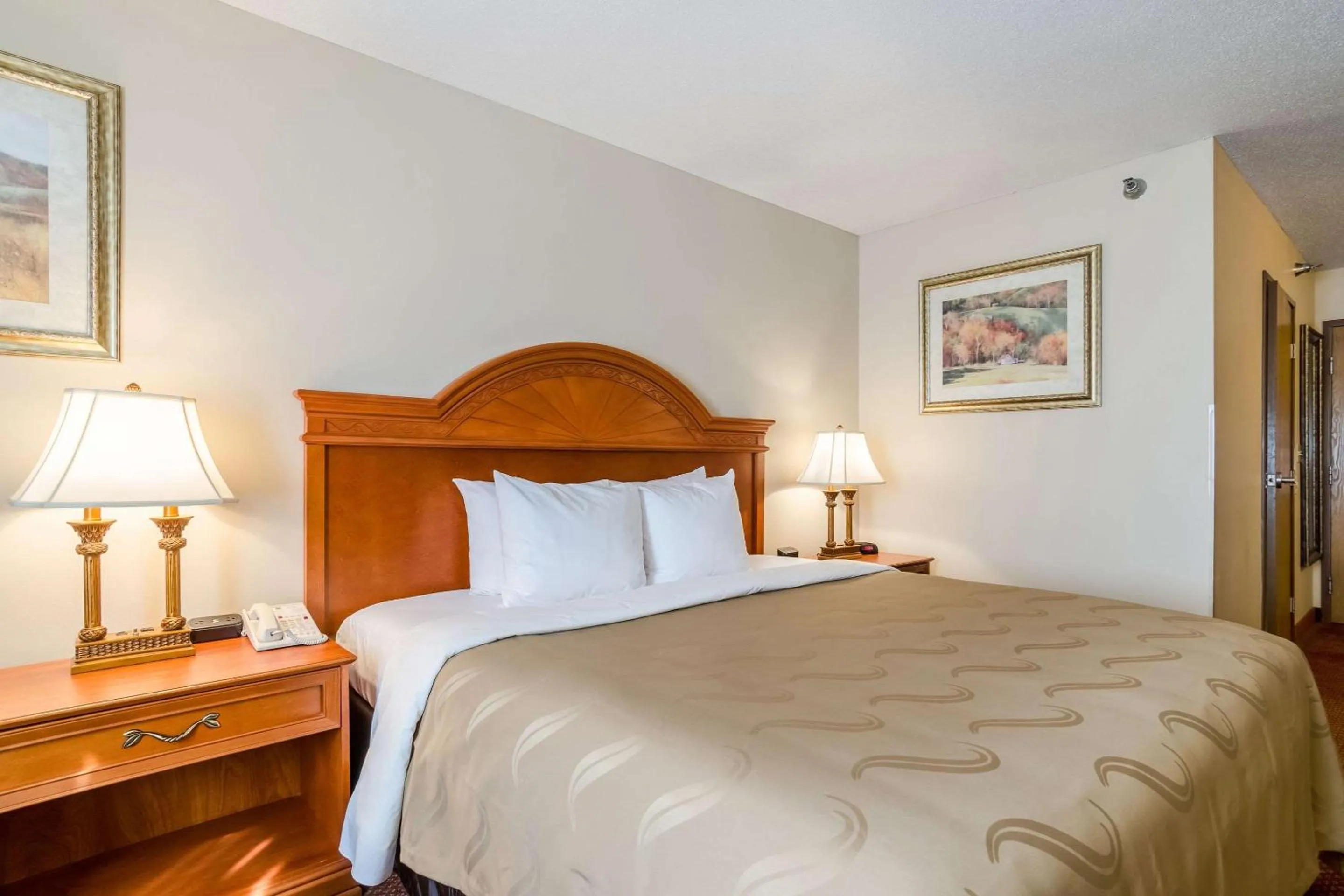 Bedroom, Bed in Quality Inn Alliance