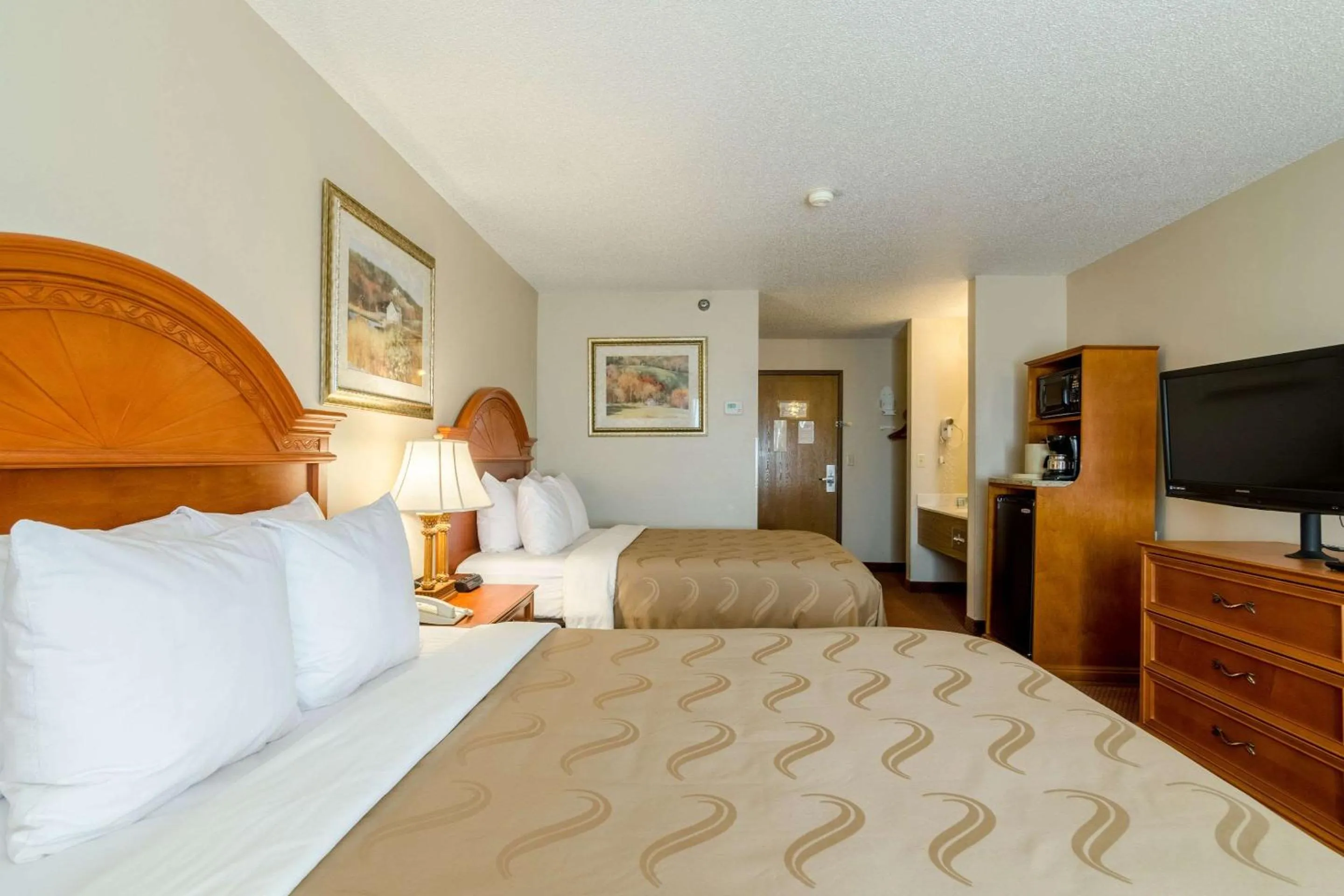 Bedroom, Bed in Quality Inn Alliance