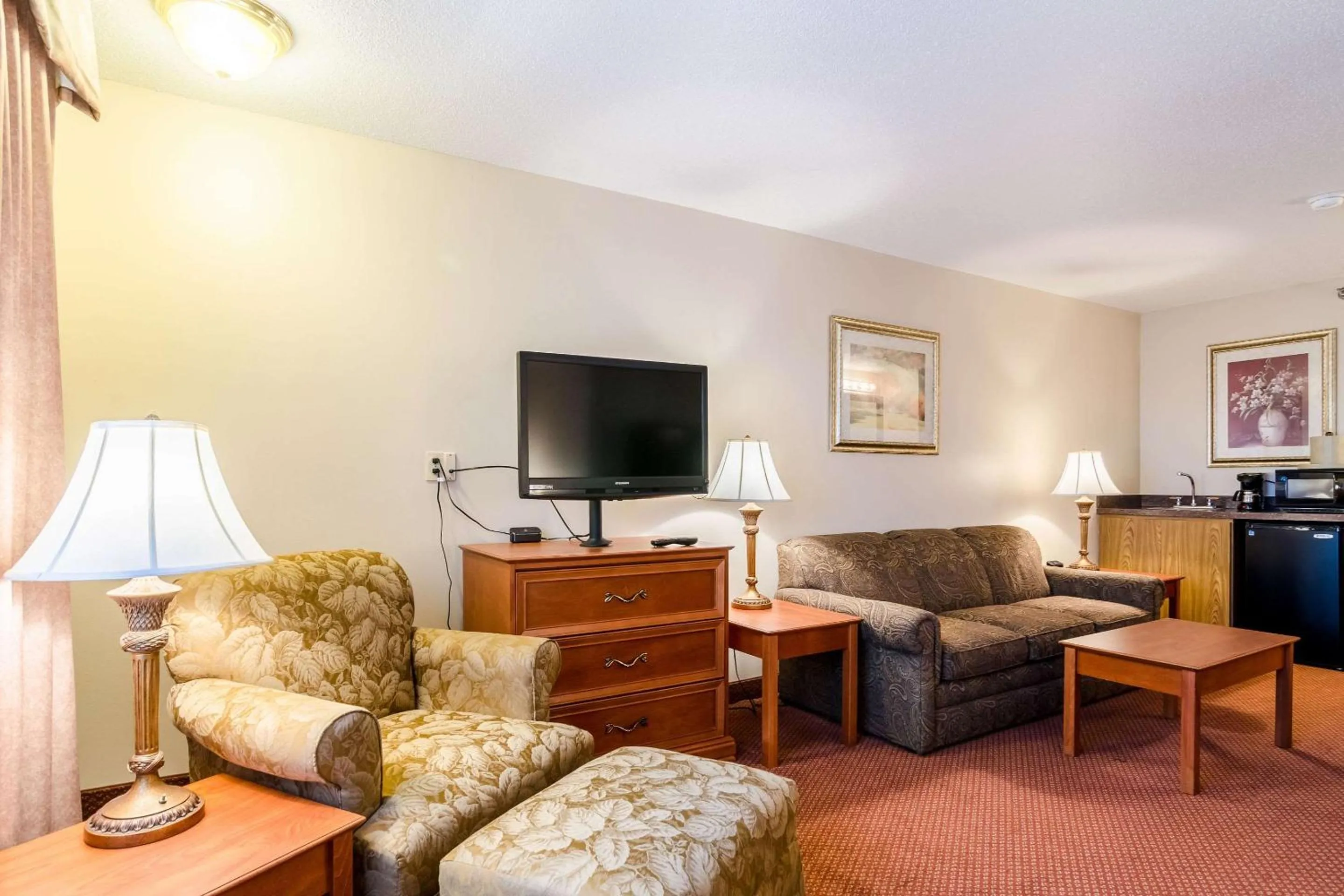 Bedroom in Quality Inn Alliance