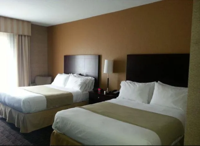 Bed in Holiday Inn Express & Suites Arkadelphia - Caddo Valley by IHG