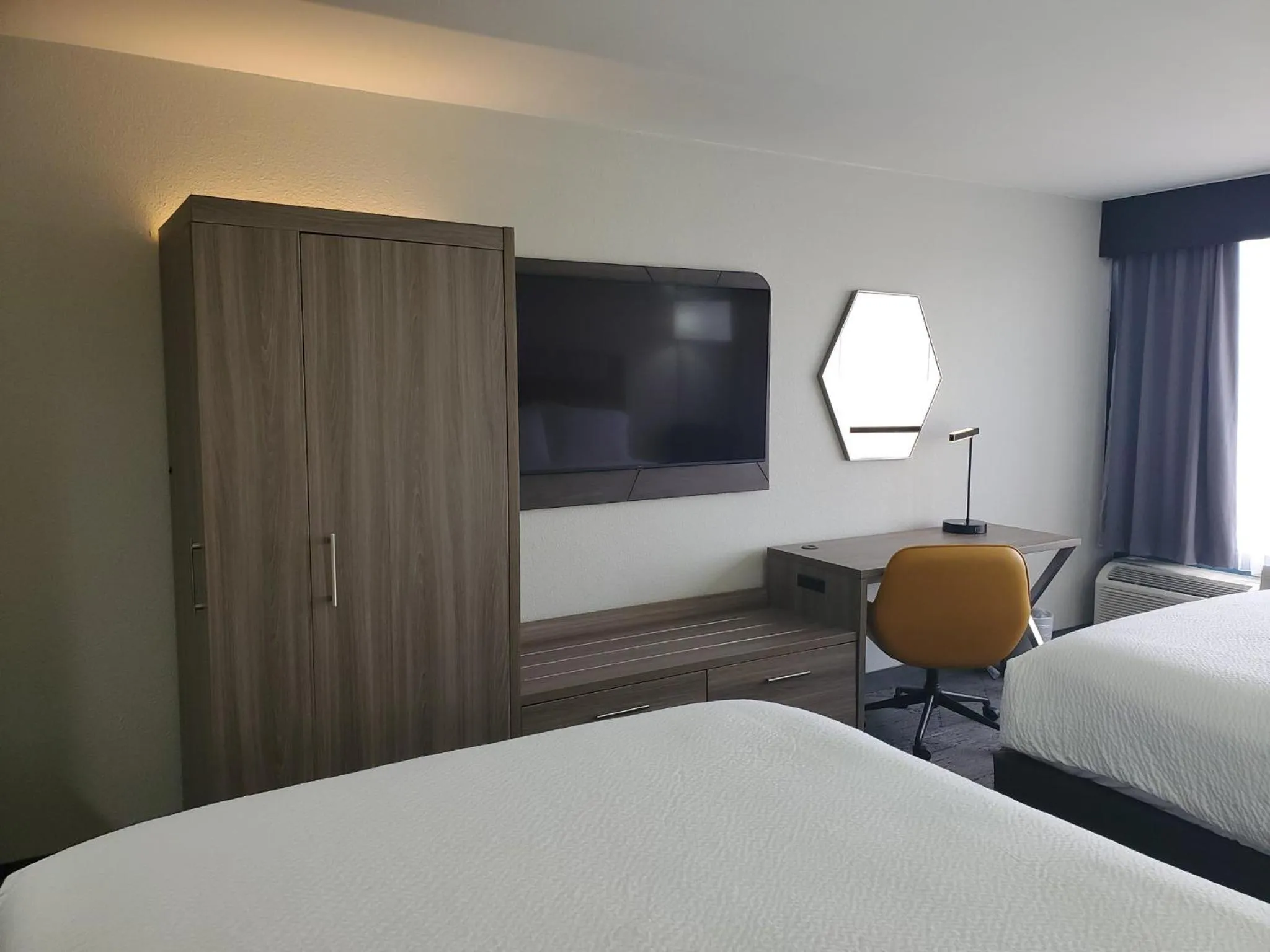 Photo of the whole room, Bed in Holiday Inn Express - Atlanta-Kennesaw by IHG