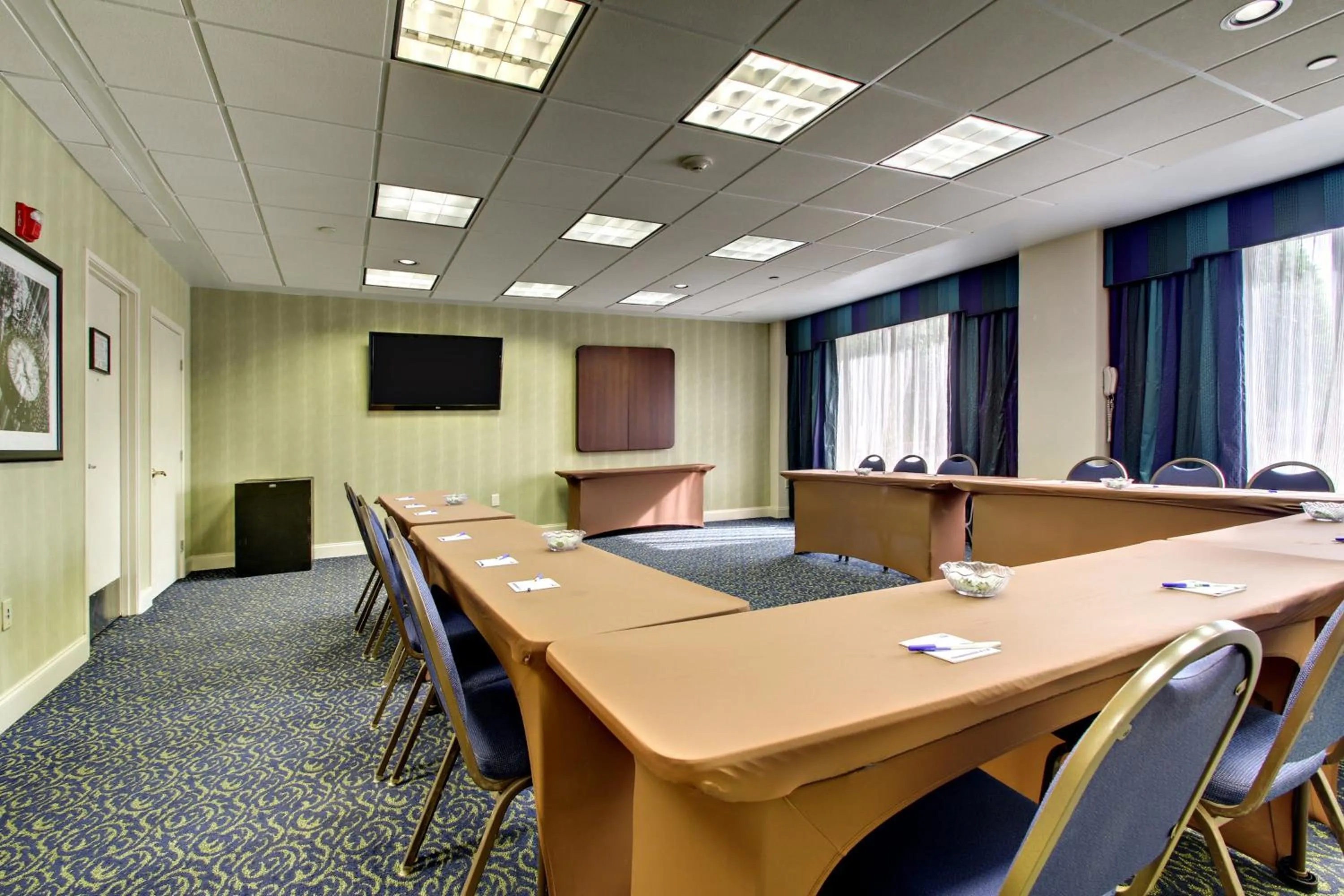 Meeting/conference room in Holiday Inn Express - Atlanta-Kennesaw by IHG