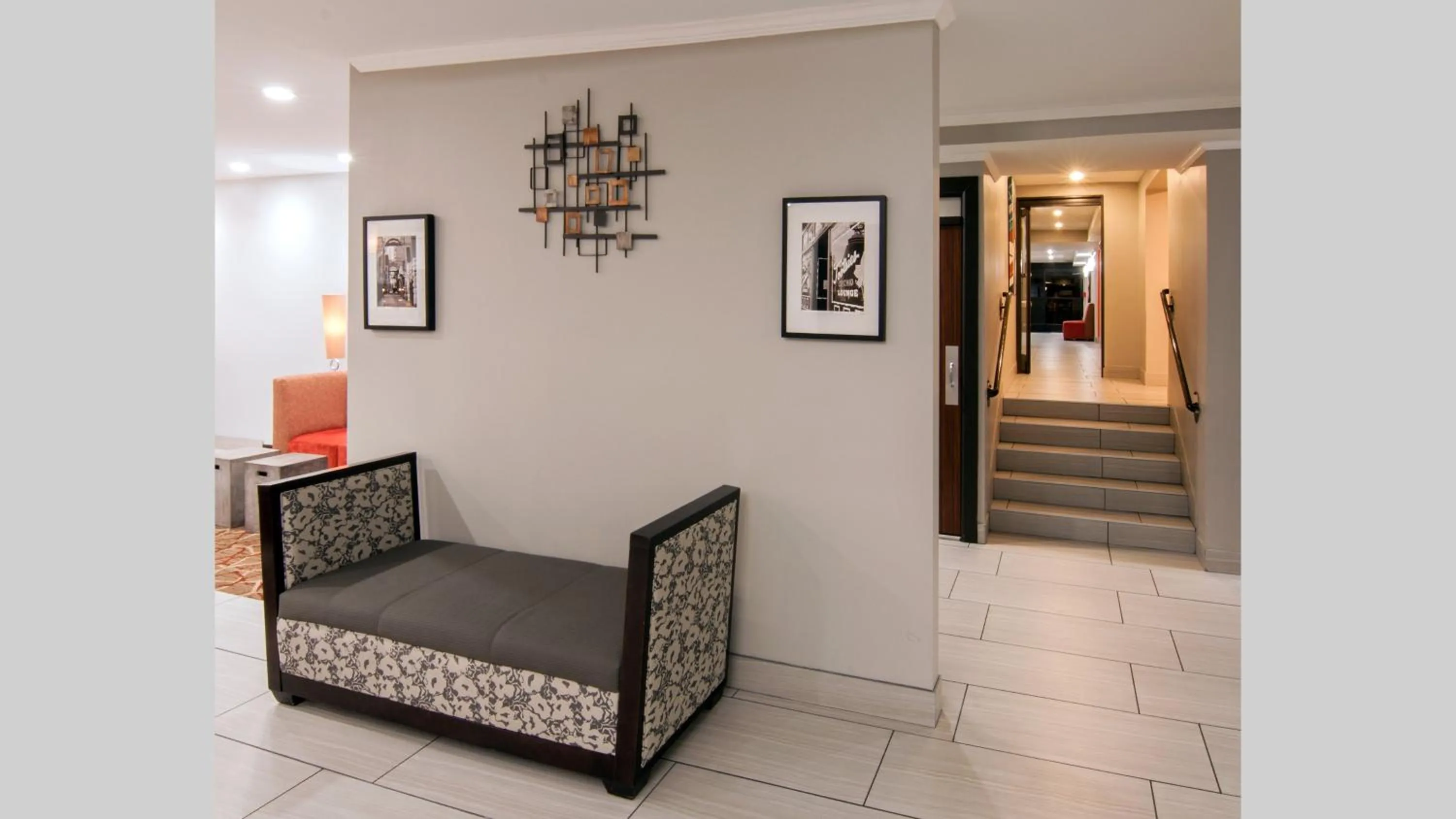 Lobby or reception in Holiday Inn Express & Suites Nashville-I-40 & I-24(Spence Lane) by IHG
