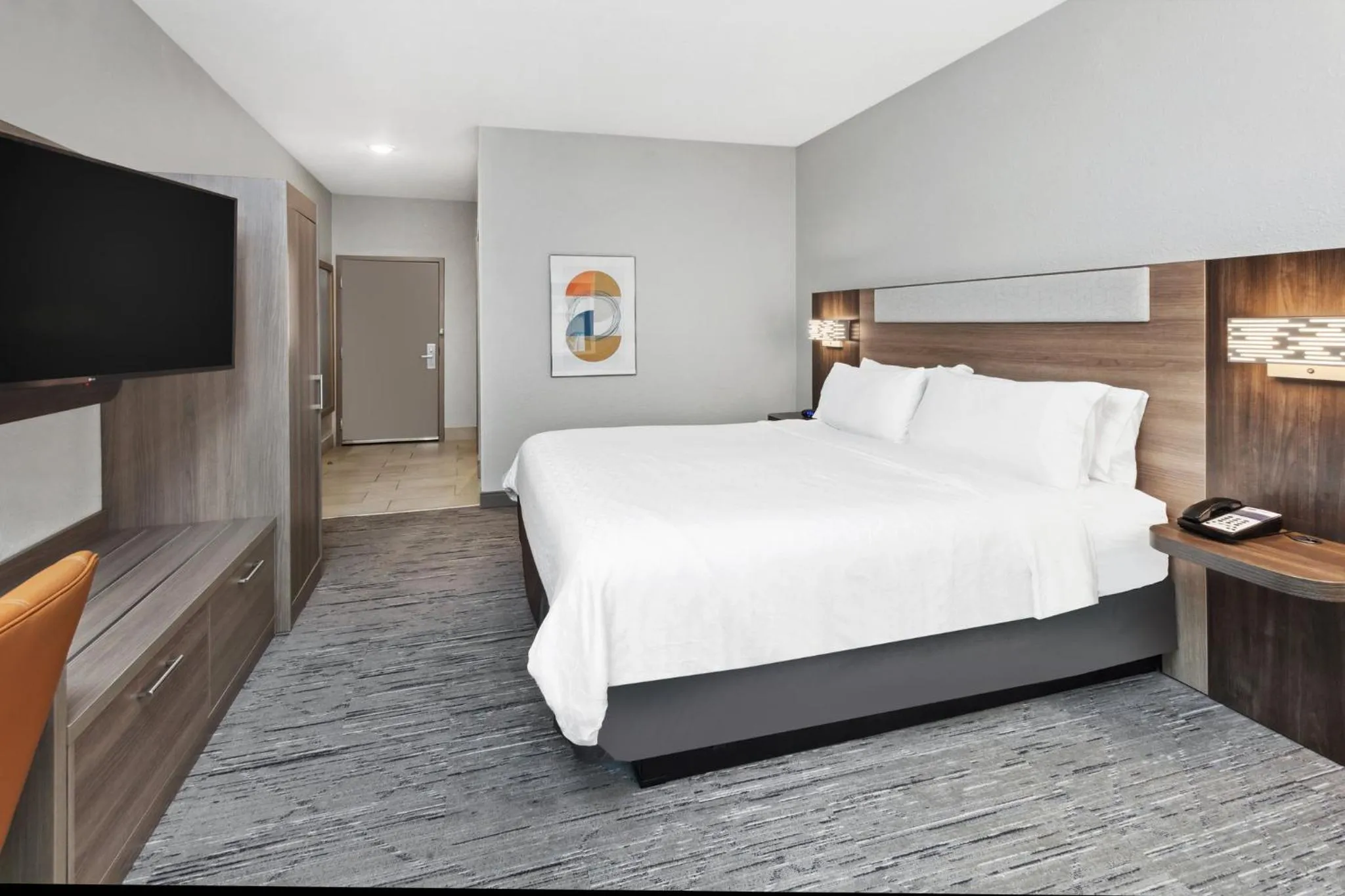 Photo of the whole room, Bed in Holiday Inn Express Cleveland Airport - Brook Park by IHG