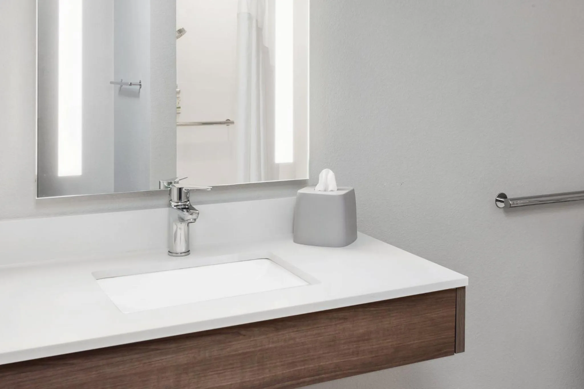 Photo of the whole room in Holiday Inn Express Cleveland Airport - Brook Park by IHG