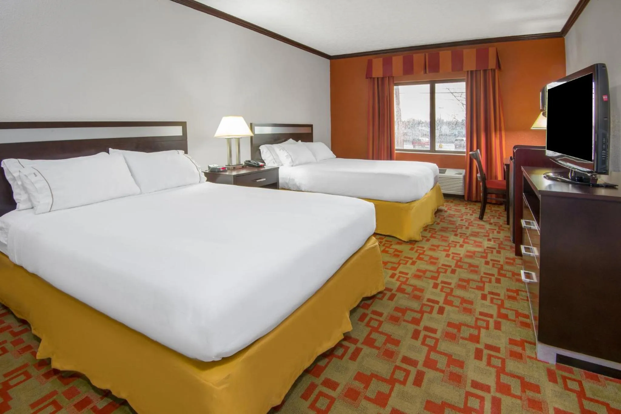 Bed in Holiday Inn Express Cleveland Airport - Brook Park by IHG