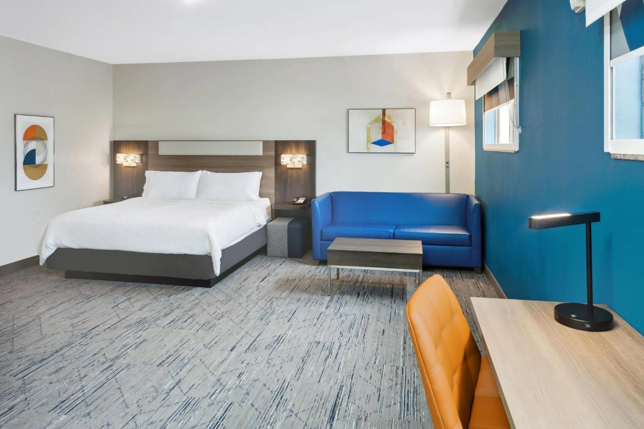 Photo of the whole room, Bed in Holiday Inn Express Cleveland Airport - Brook Park by IHG