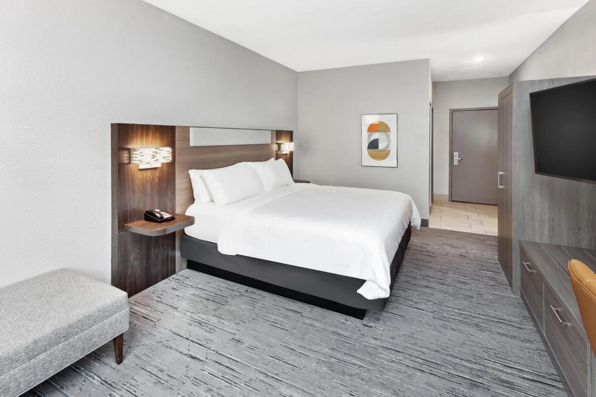 Photo of the whole room, Bed in Holiday Inn Express Cleveland Airport - Brook Park by IHG