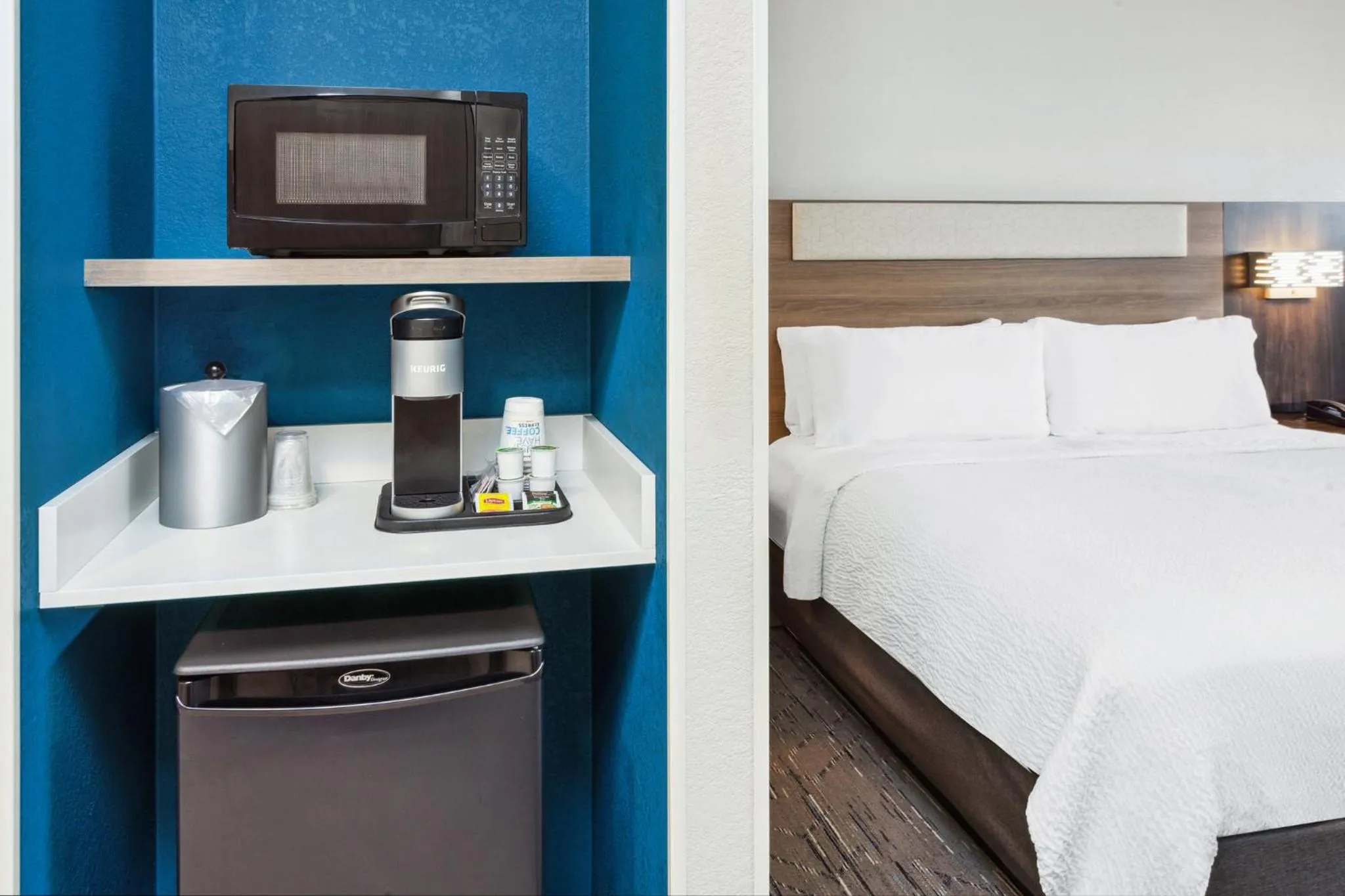 Photo of the whole room, Bed in Holiday Inn Express Cleveland Airport - Brook Park by IHG