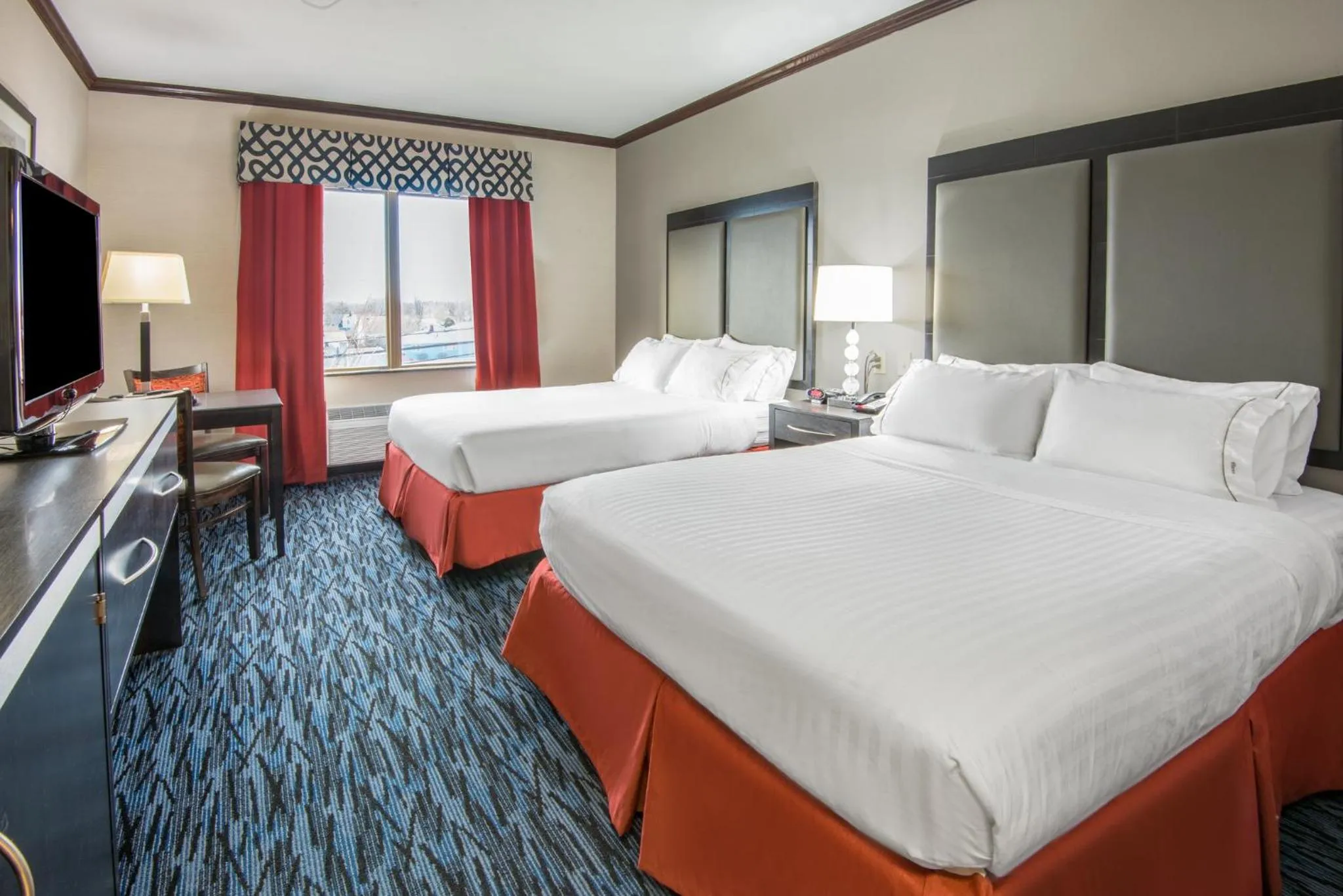 Bed in Holiday Inn Express Cleveland Airport - Brook Park by IHG