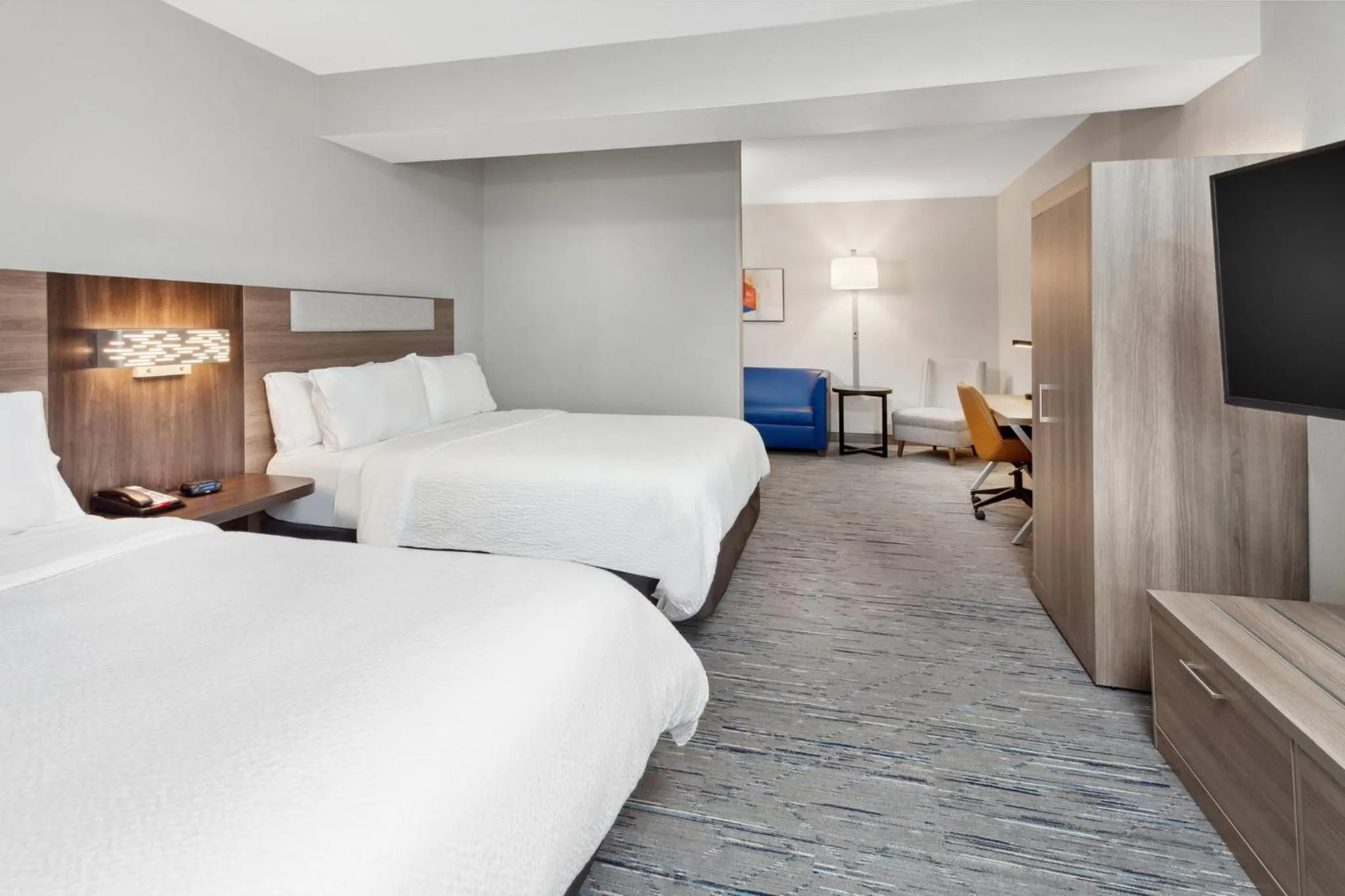 Bed in Holiday Inn Express Cleveland Airport - Brook Park by IHG