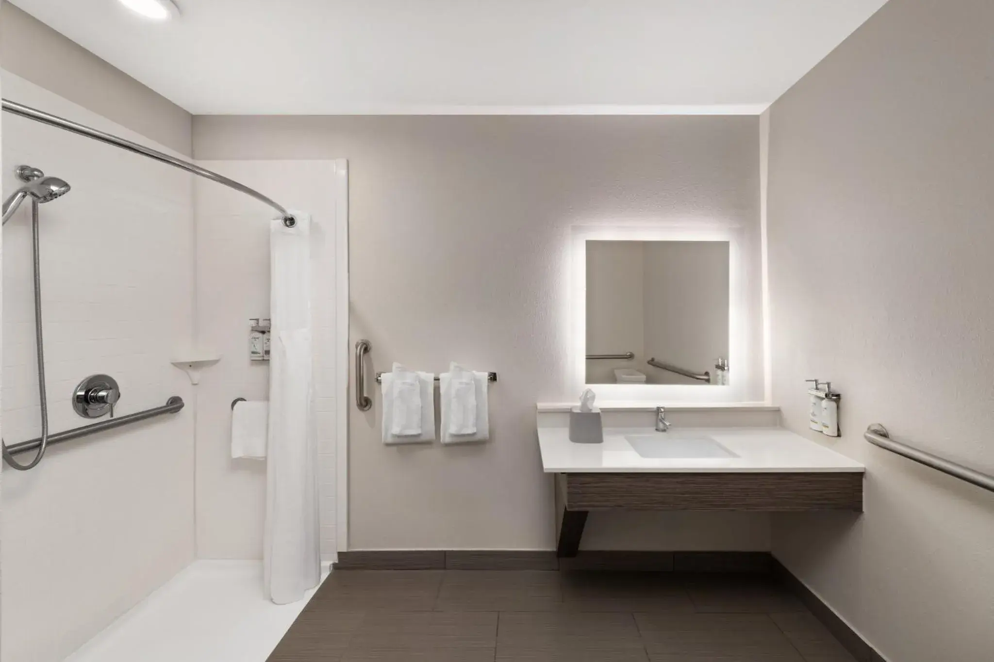 King Room - Hearing Accessible - Roll-in Shower in Holiday Inn Express & Suites Boynton Beach West by IHG King Room - Hearing Accessible - Roll-in Shower in Holiday Inn Express & Suites Boynton Beach West by IHG