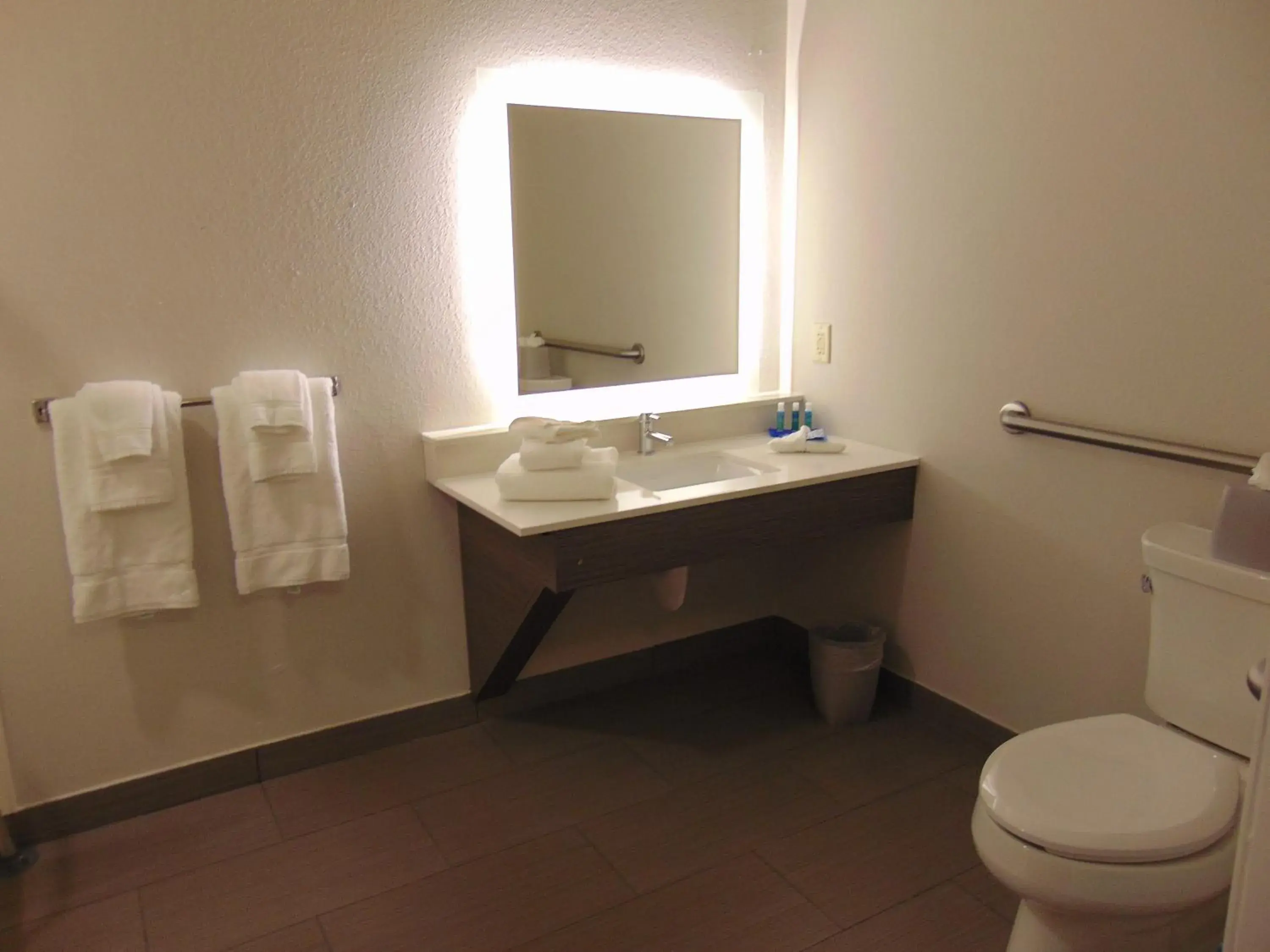 Standard Room with Two Queen Beds - Communications Accessible Tub in Holiday Inn Express & Suites Boynton Beach West by IHG Standard Room with Two Queen Beds - Communications Accessible Tub in Holiday Inn Express & Suites Boynton Beach West by IHG