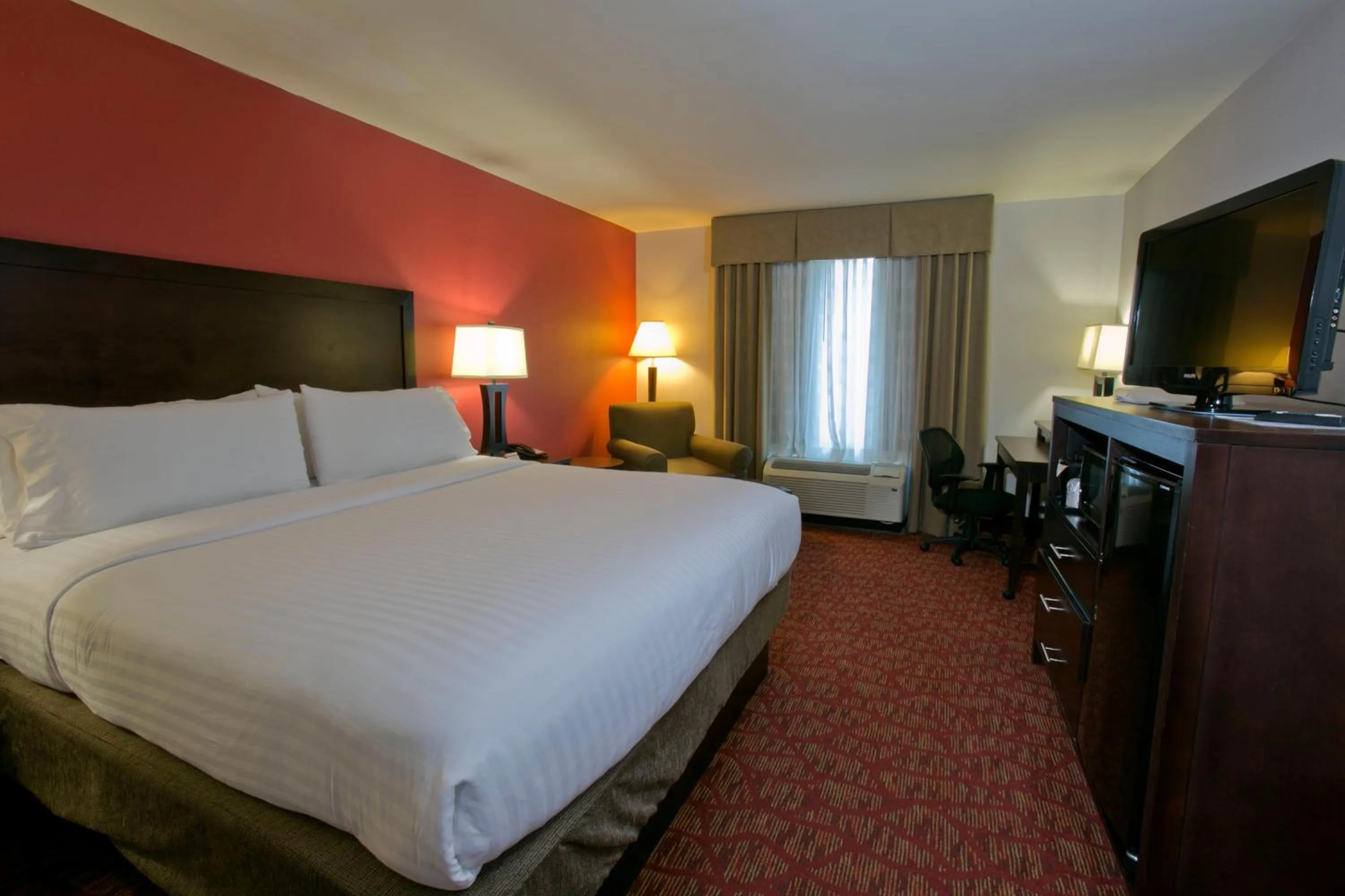 Photo of the whole room, Bed in Holiday Inn Express & Suites Brookhaven by IHG