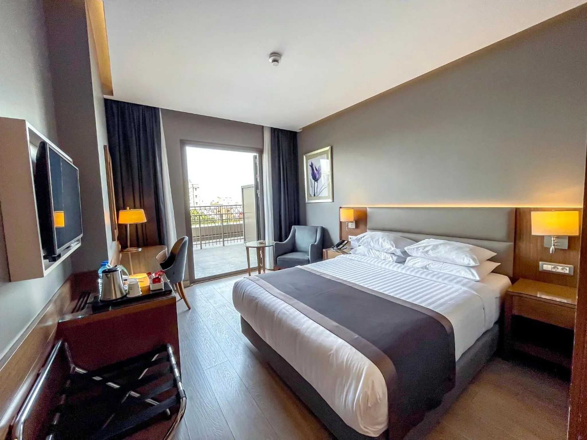 Photo of the whole room, Bed in Holiday Inn Bursa - City Centre by IHG