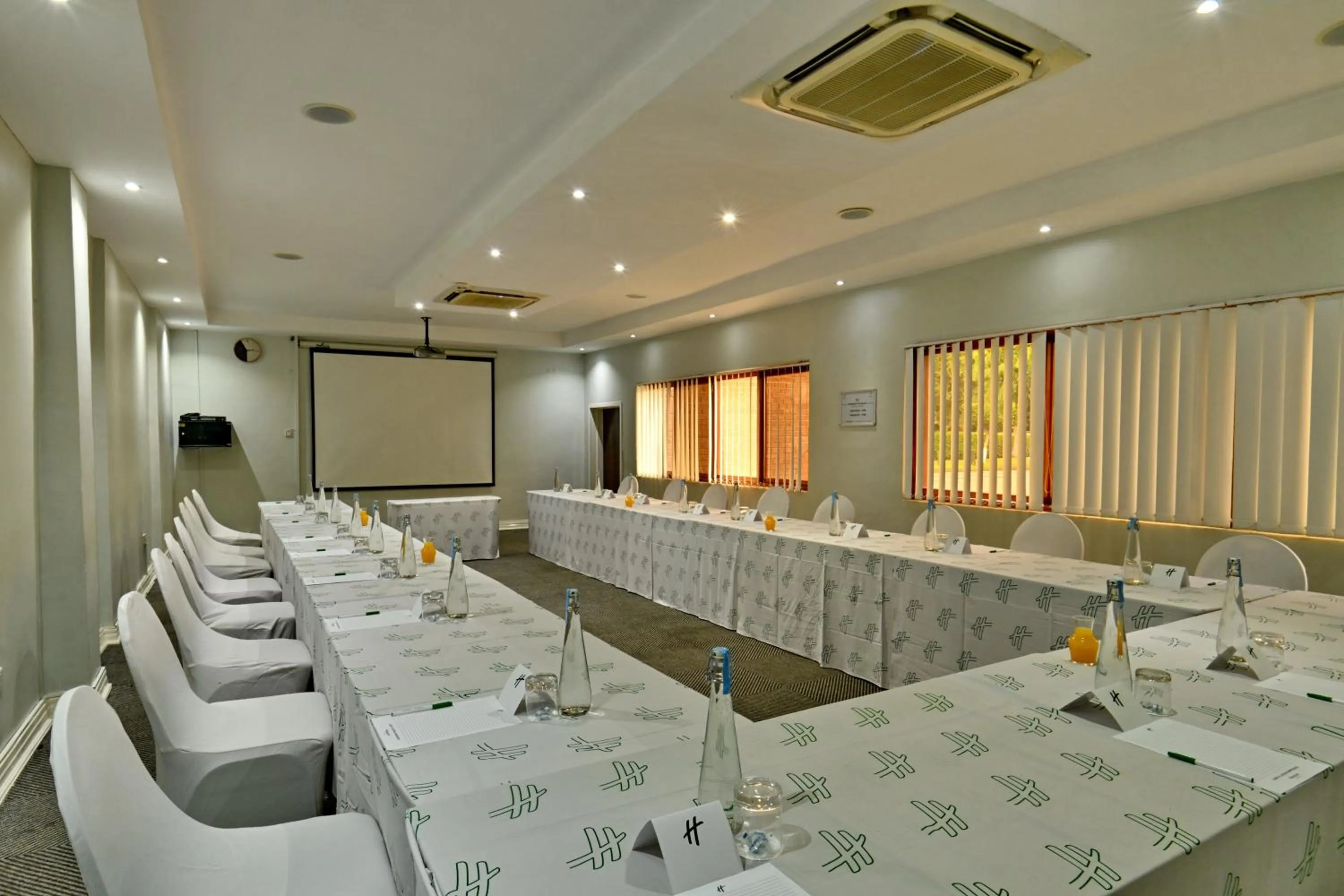 Meeting/conference room in Holiday Inn - Bulawayo by IHG