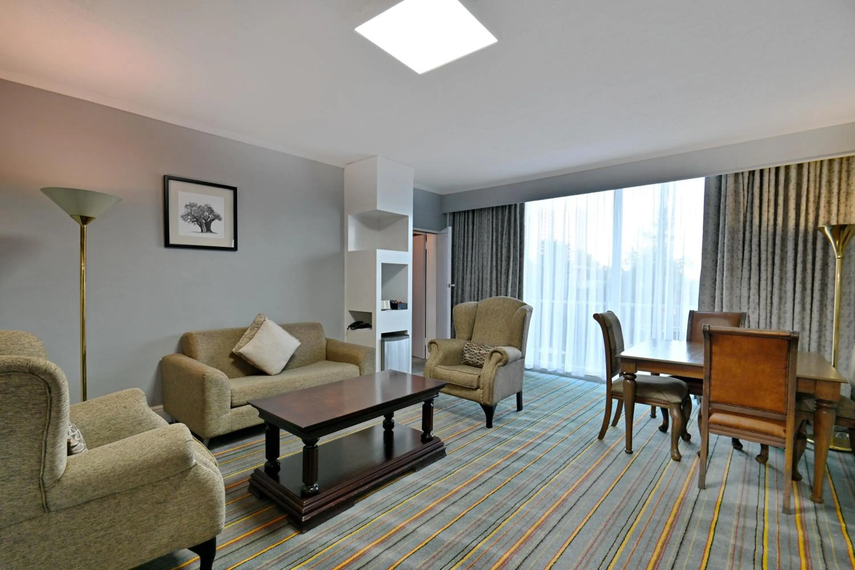 Lounge or bar in Holiday Inn - Bulawayo by IHG