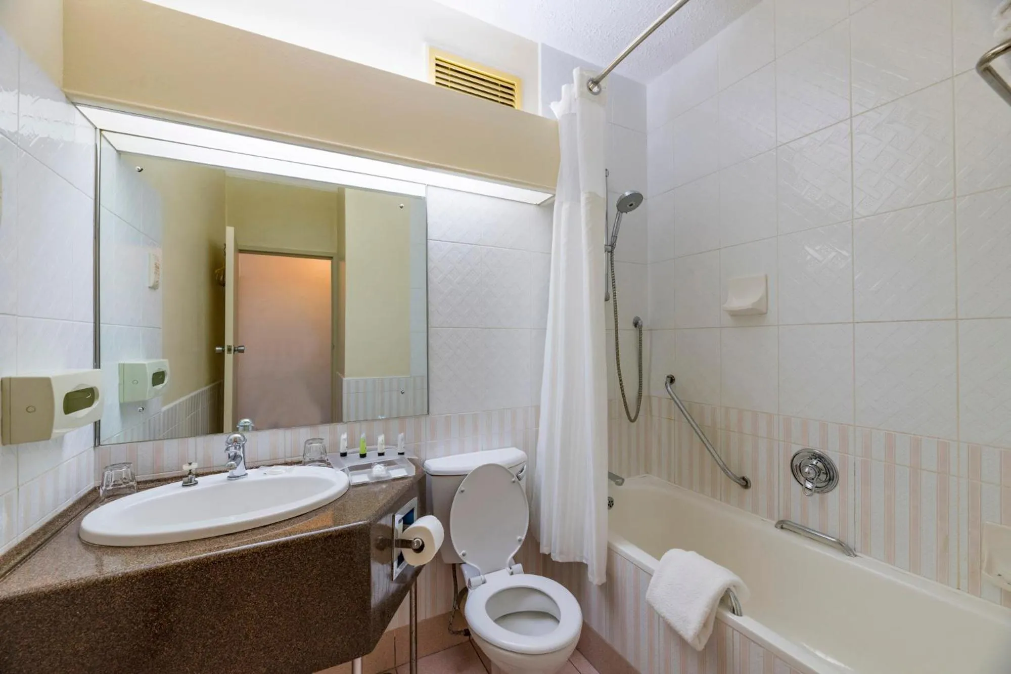 Bathroom in Holiday Inn - Bulawayo by IHG