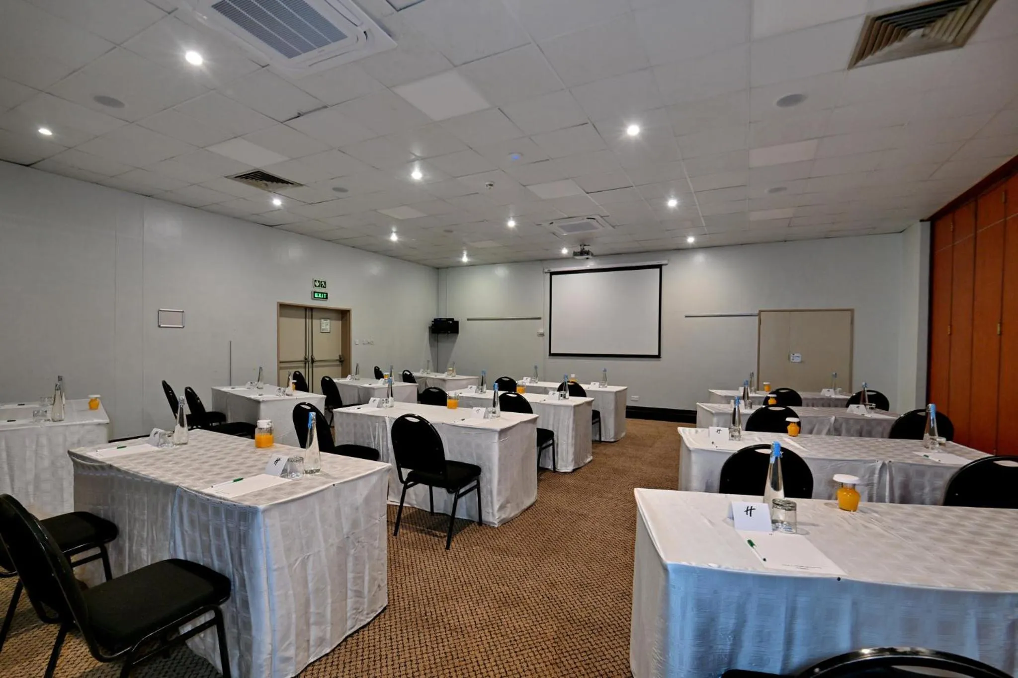 Meeting/conference room in Holiday Inn - Bulawayo by IHG