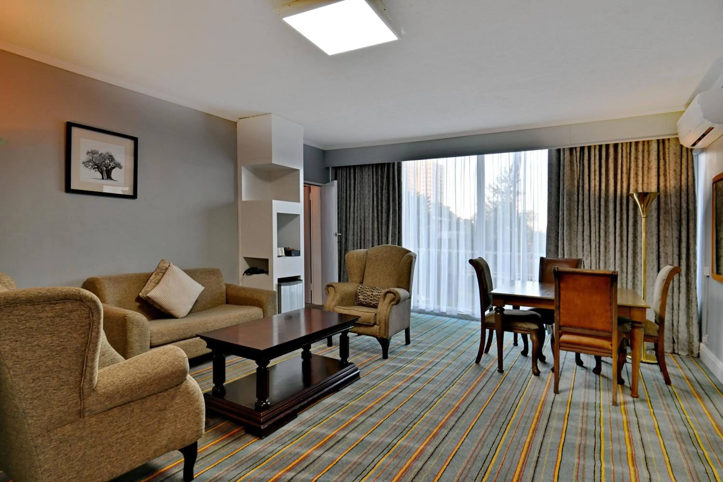 Lounge or bar in Holiday Inn - Bulawayo by IHG