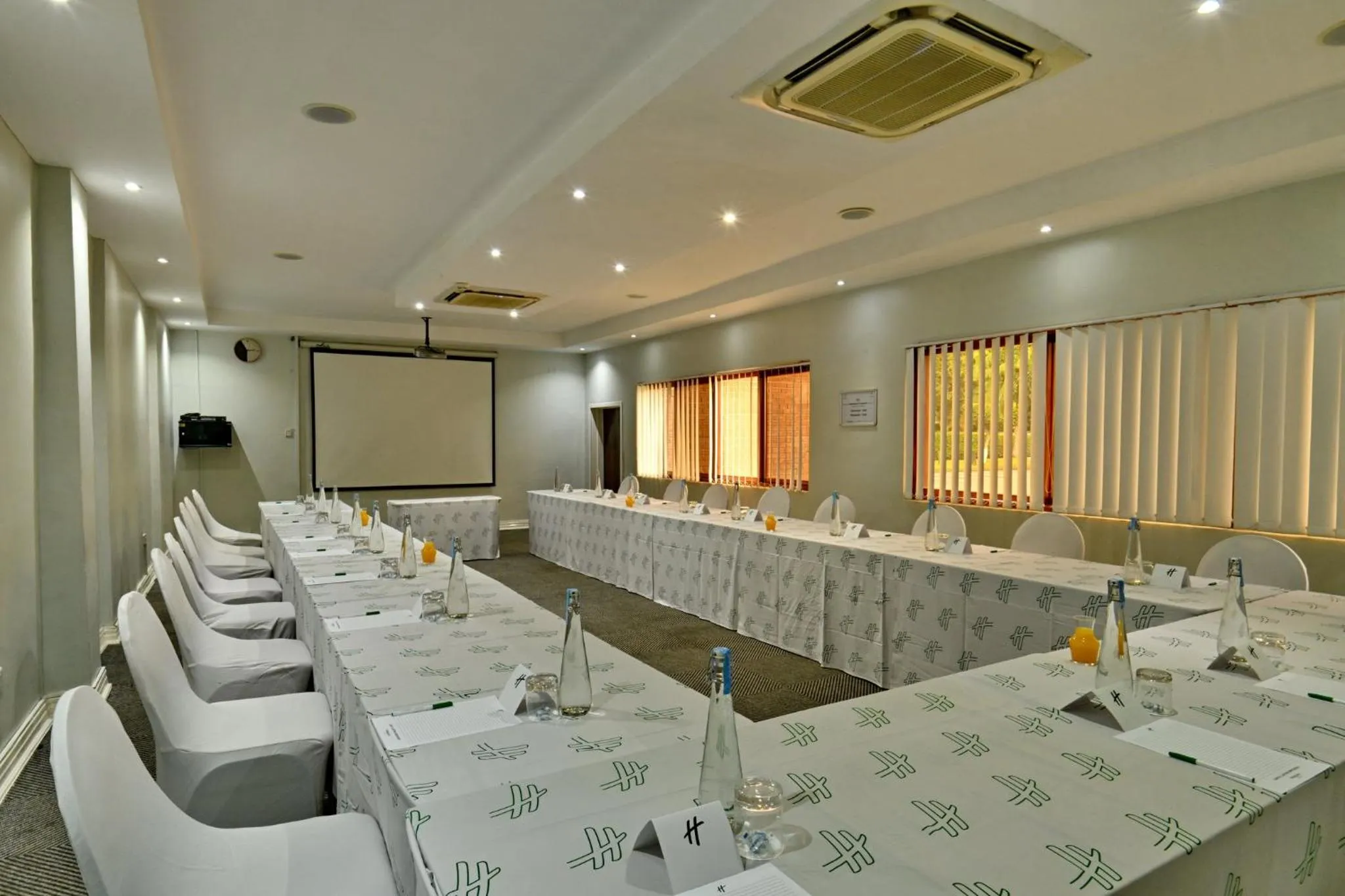 Meeting/conference room in Holiday Inn - Bulawayo by IHG