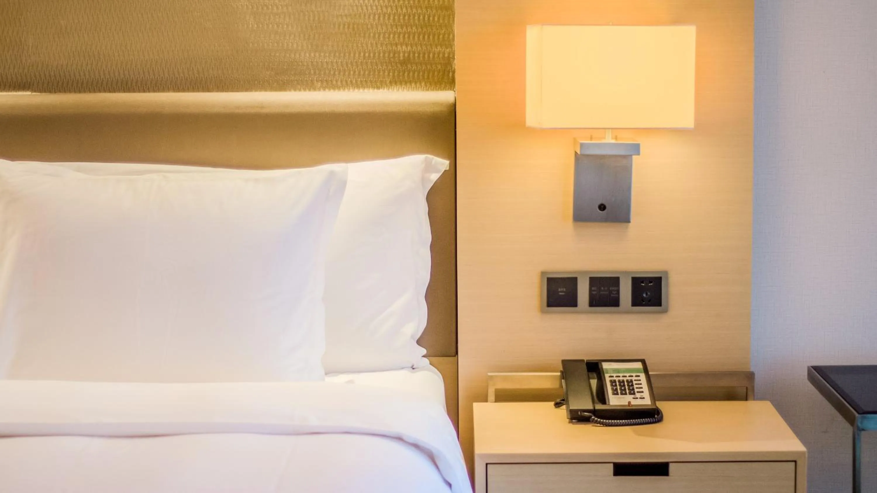 Photo of the whole room, Bed in Holiday Inn Chongqing University Town by IHG