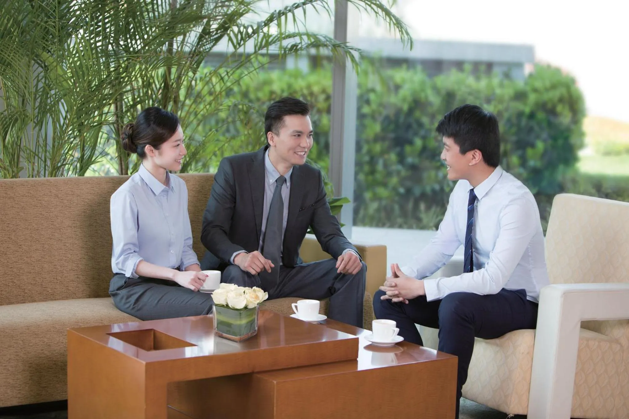 Lounge or bar in Holiday Inn Chongqing University Town by IHG