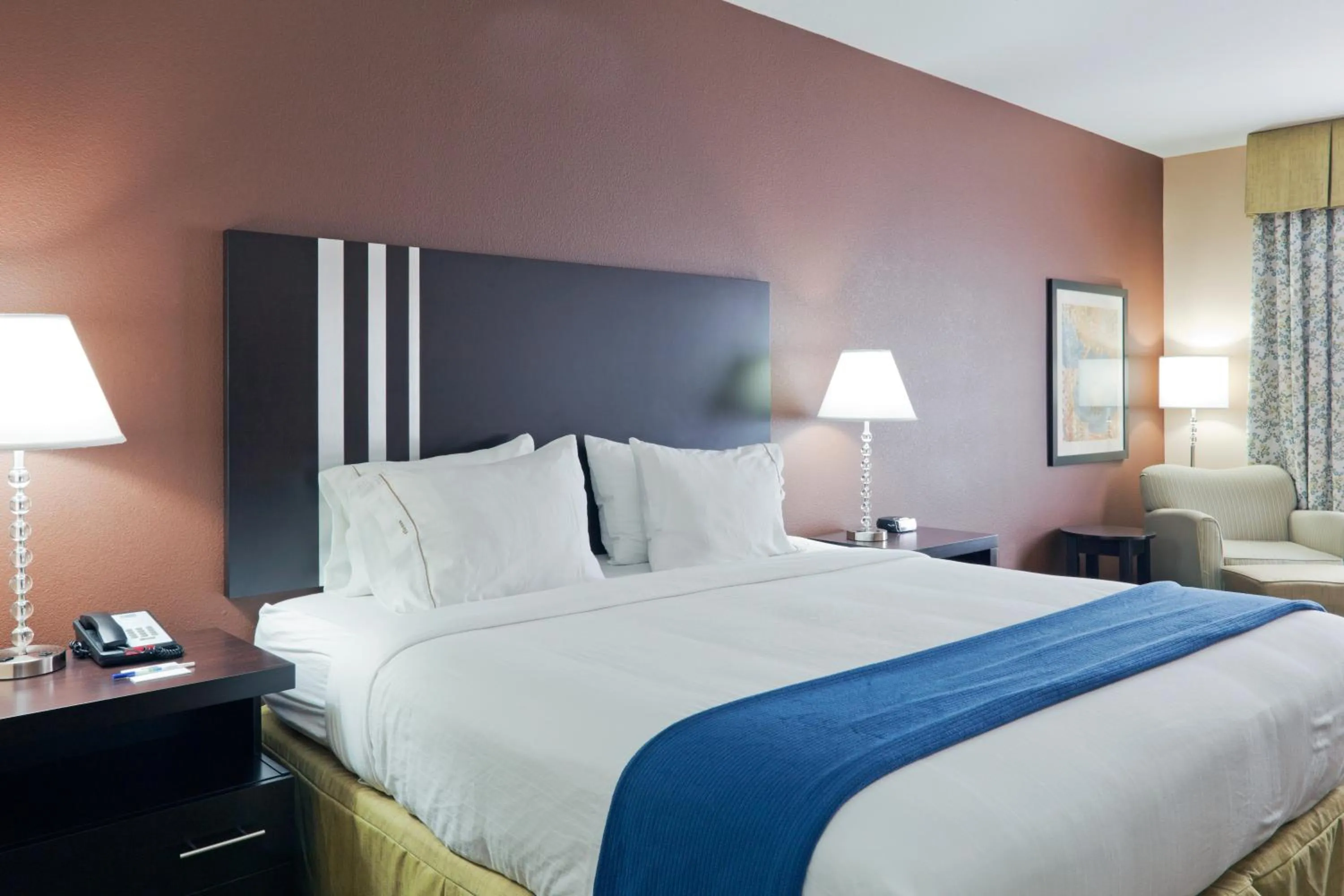 Photo of the whole room, Bed in Holiday Inn Express Columbia by IHG