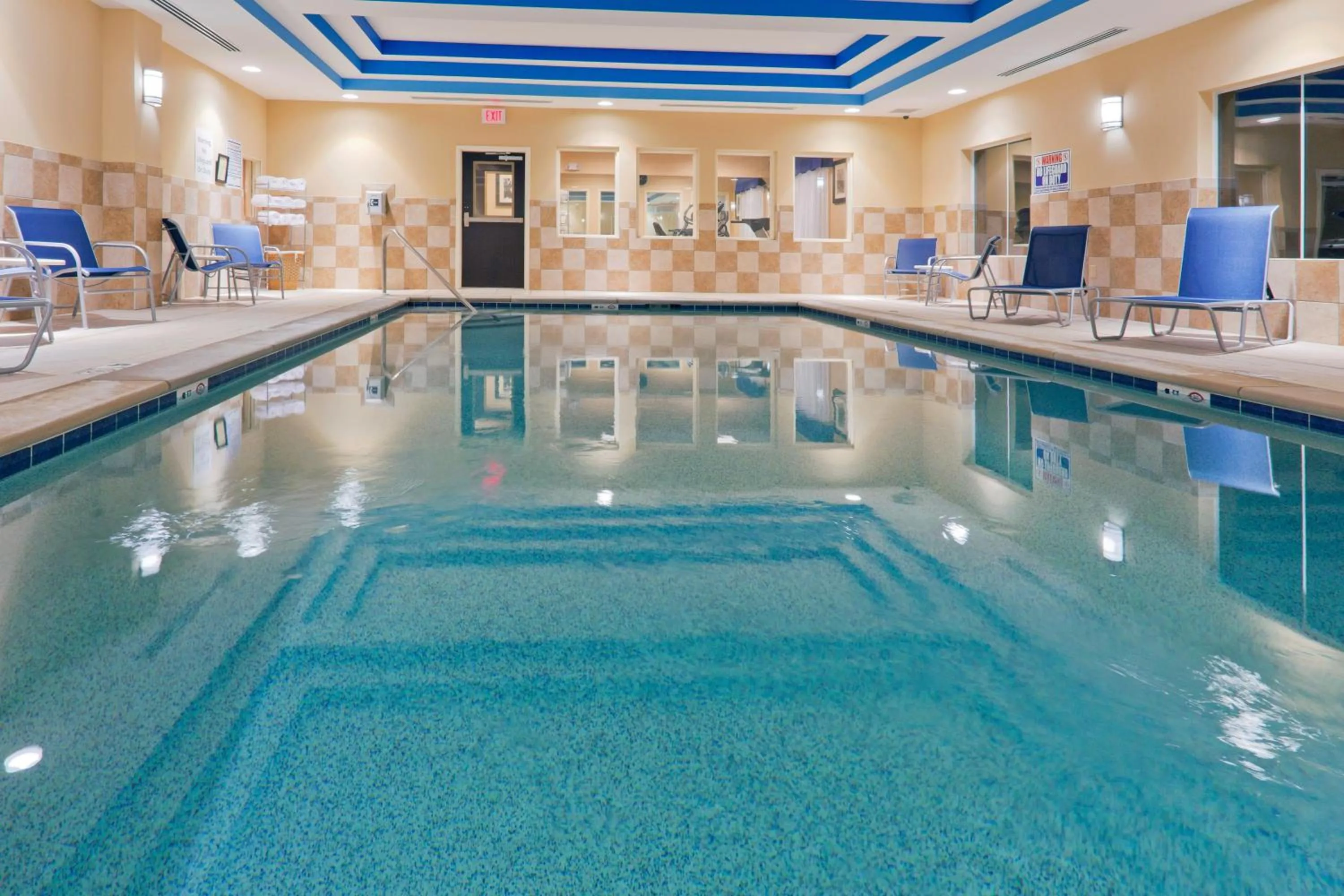 Swimming pool in Holiday Inn Express Columbia by IHG